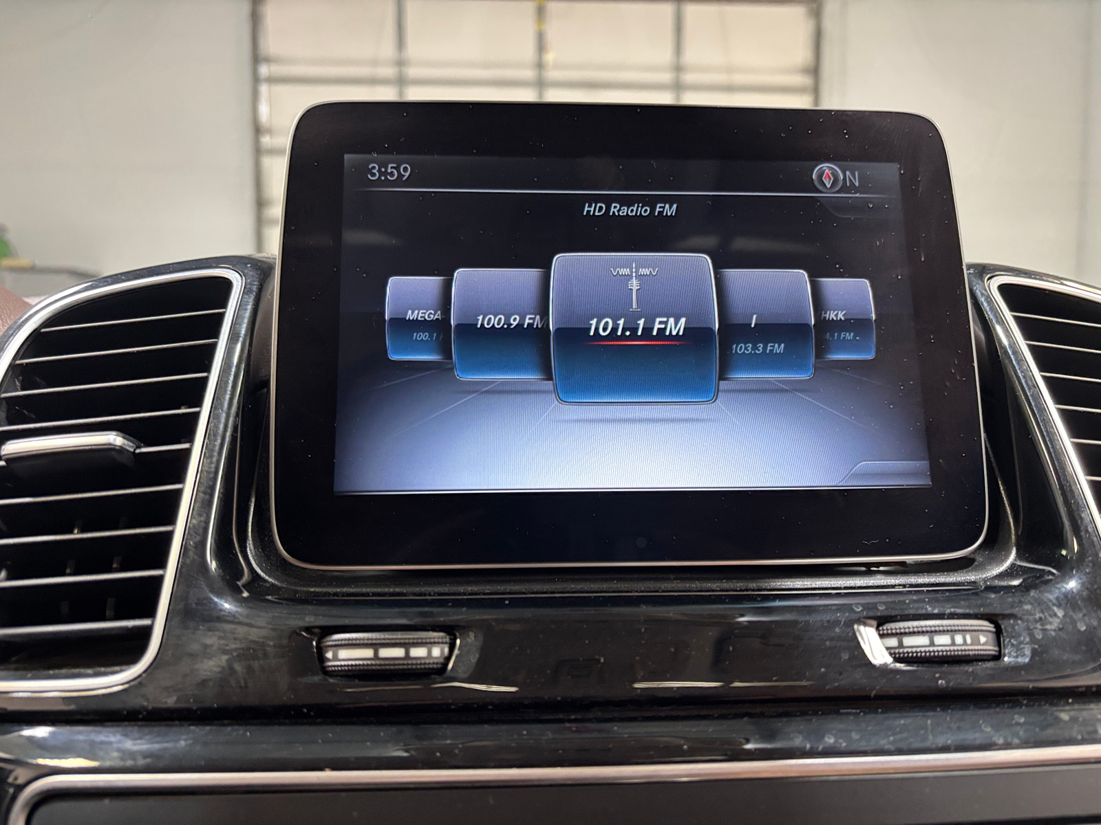 Thumbnail: 2017 Mercedes-Benz GLS - 3