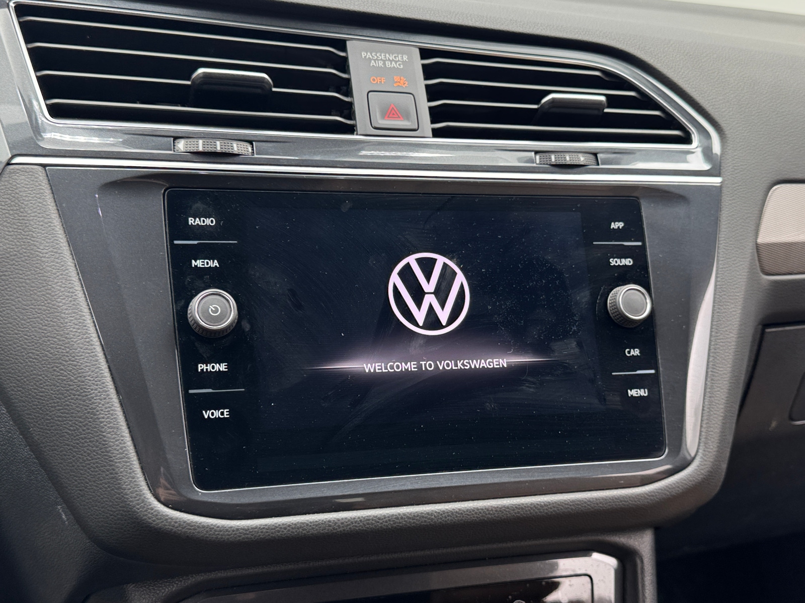 Thumbnail: 2022 Volkswagen Tiguan - 3