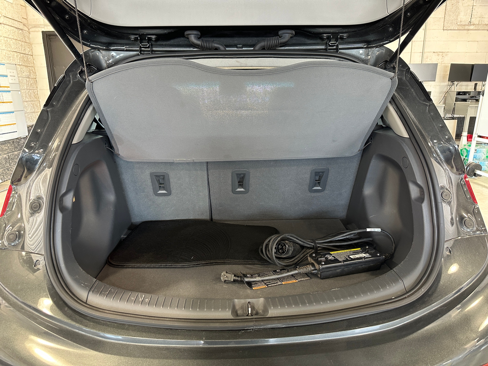 Thumbnail: 2017 Chevrolet Bolt EV - 6