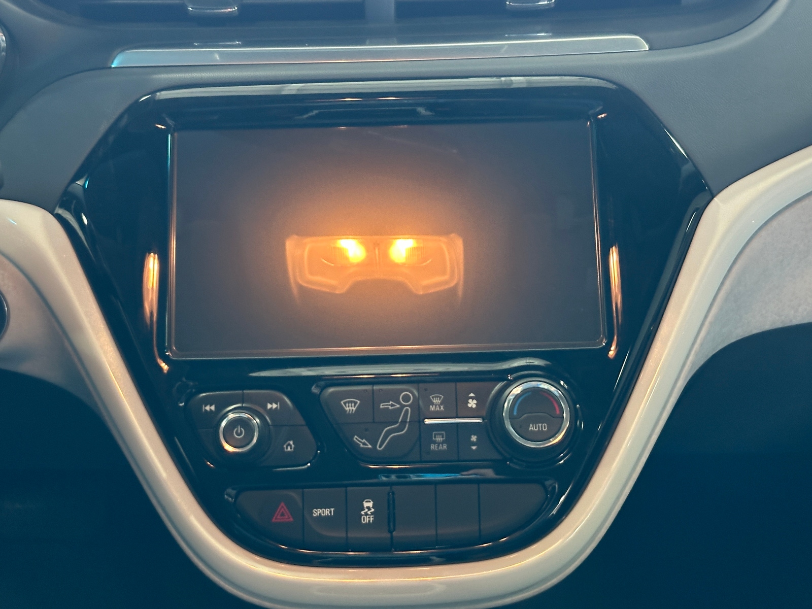 Thumbnail: 2017 Chevrolet Bolt EV - 3