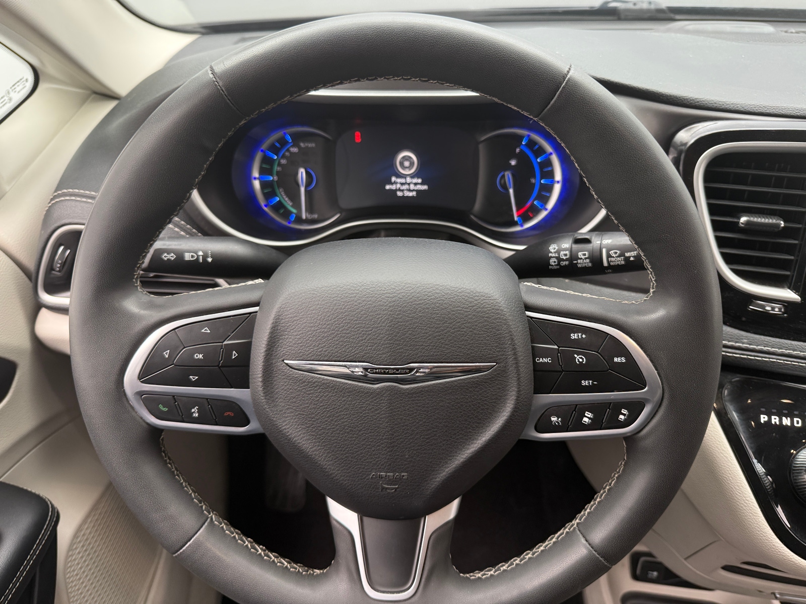 Thumbnail: 2023 Chrysler Pacifica - 4