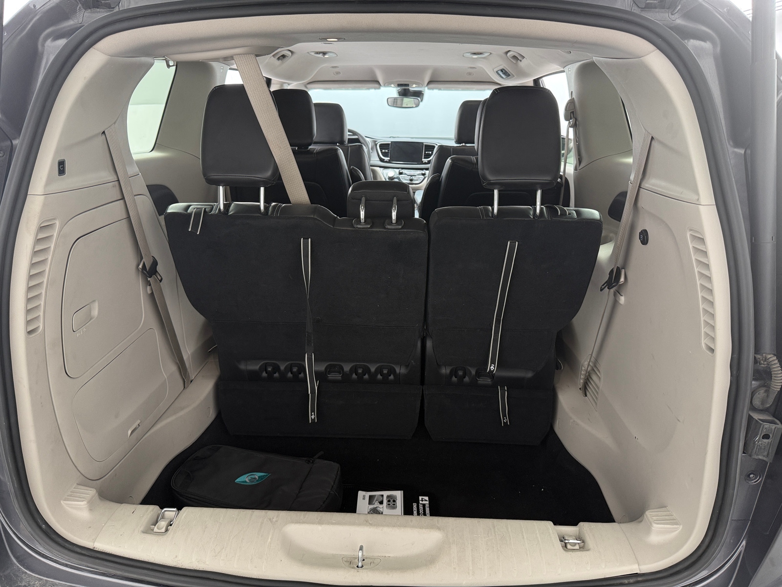 Thumbnail: 2023 Chrysler Pacifica - 6