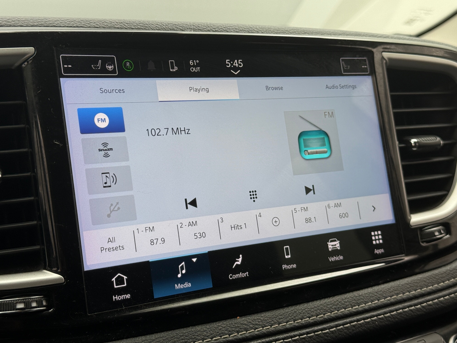 Thumbnail: 2023 Chrysler Pacifica - 3