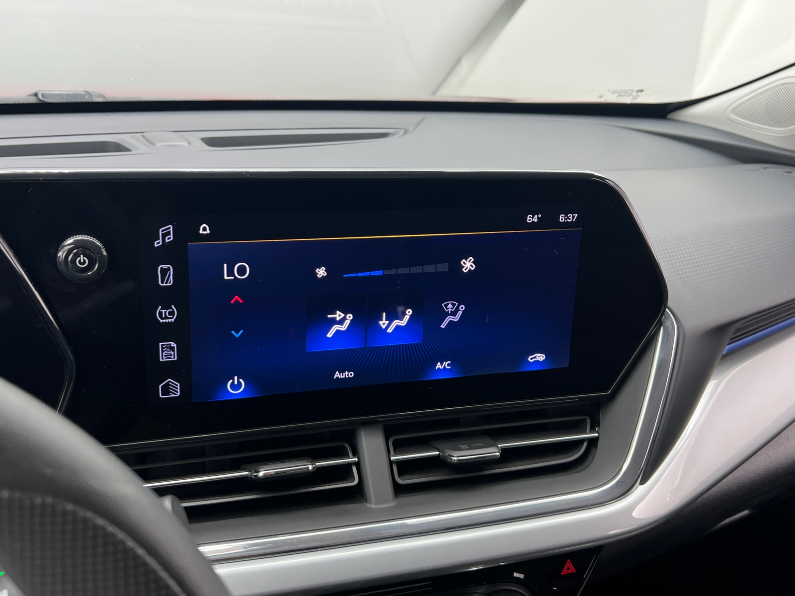 Thumbnail: 2025 Chevrolet Trax - 4