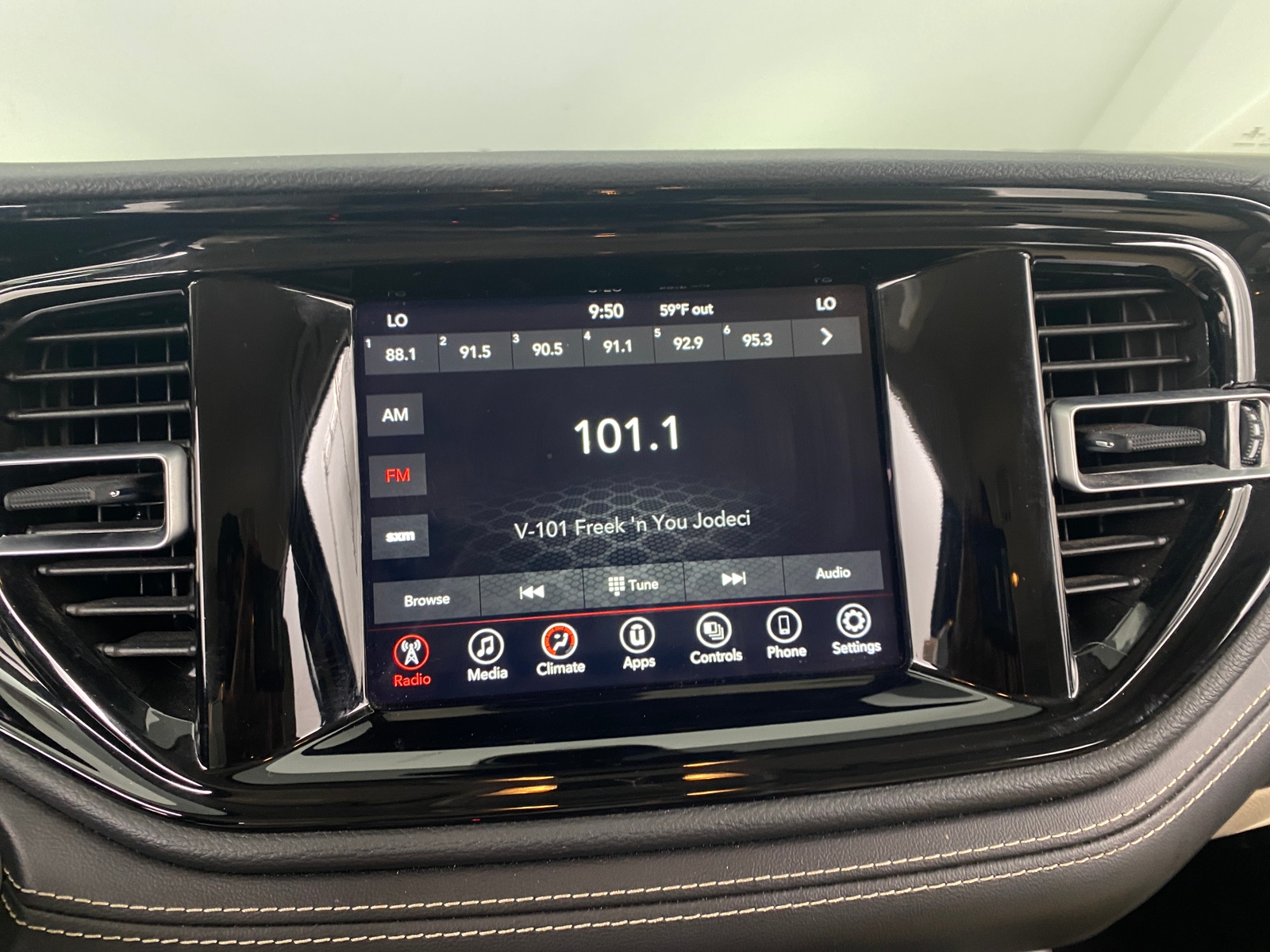 Thumbnail: 2022 Dodge Durango - 4