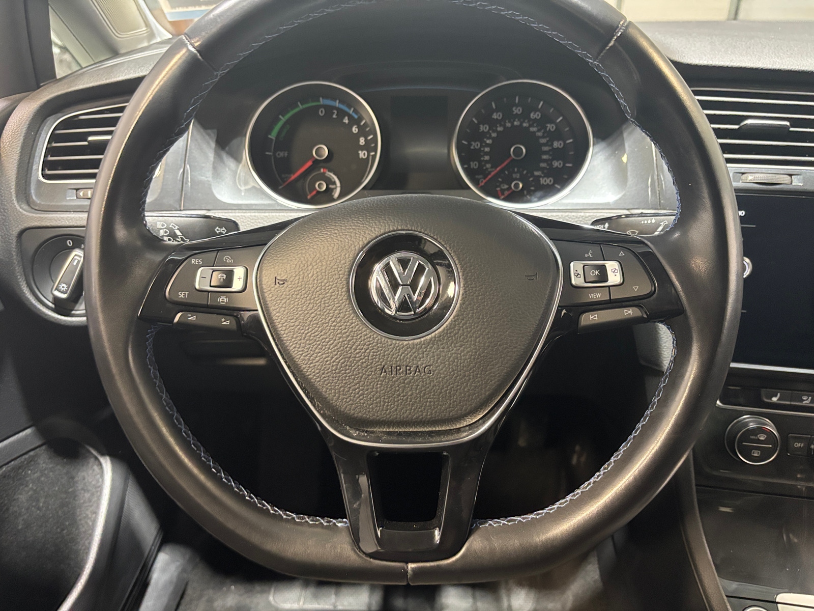 Thumbnail: 2019 Volkswagen e-Golf - 5