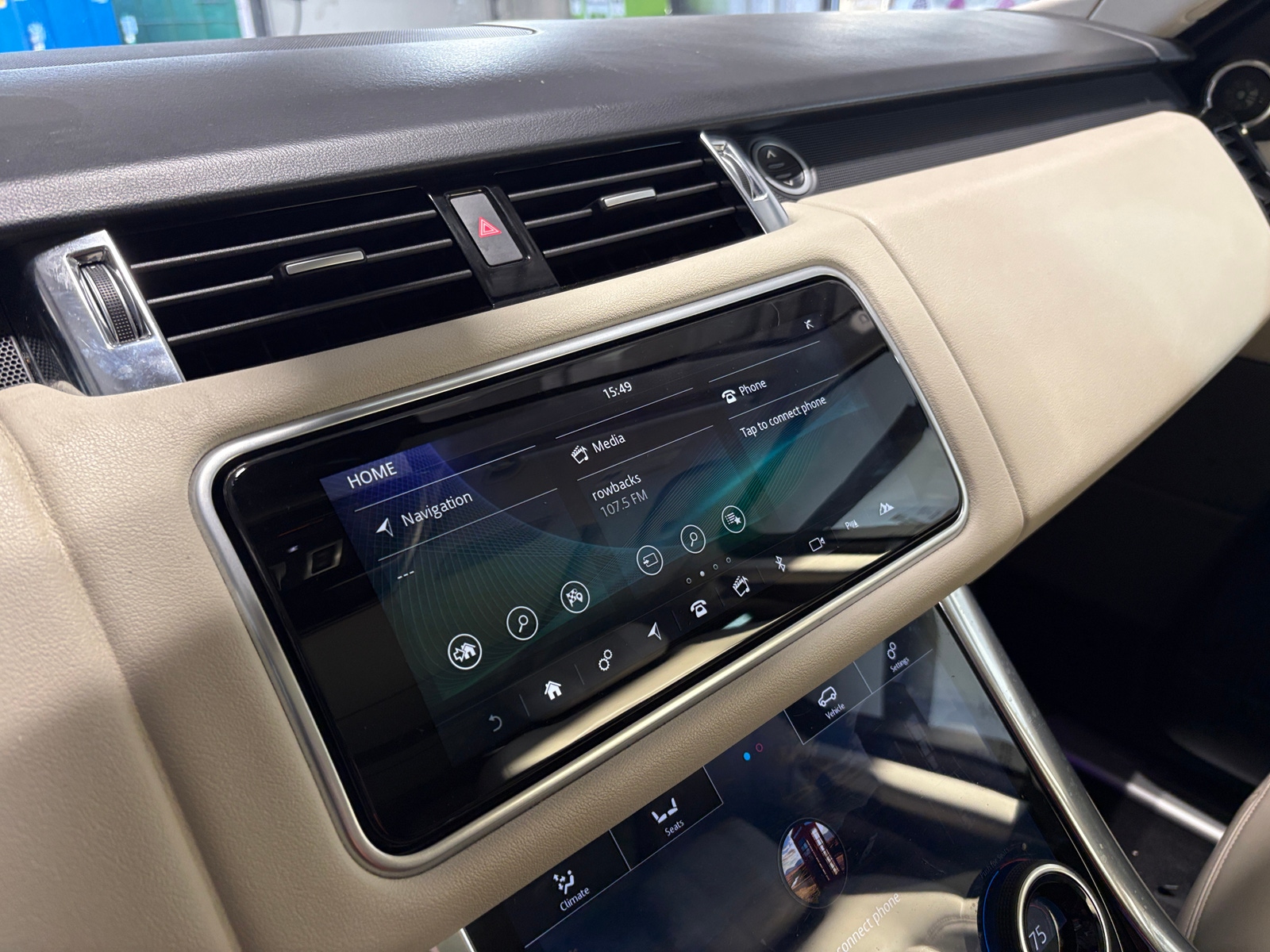 Thumbnail: 2021 Land Rover Range Rover Sport - 3