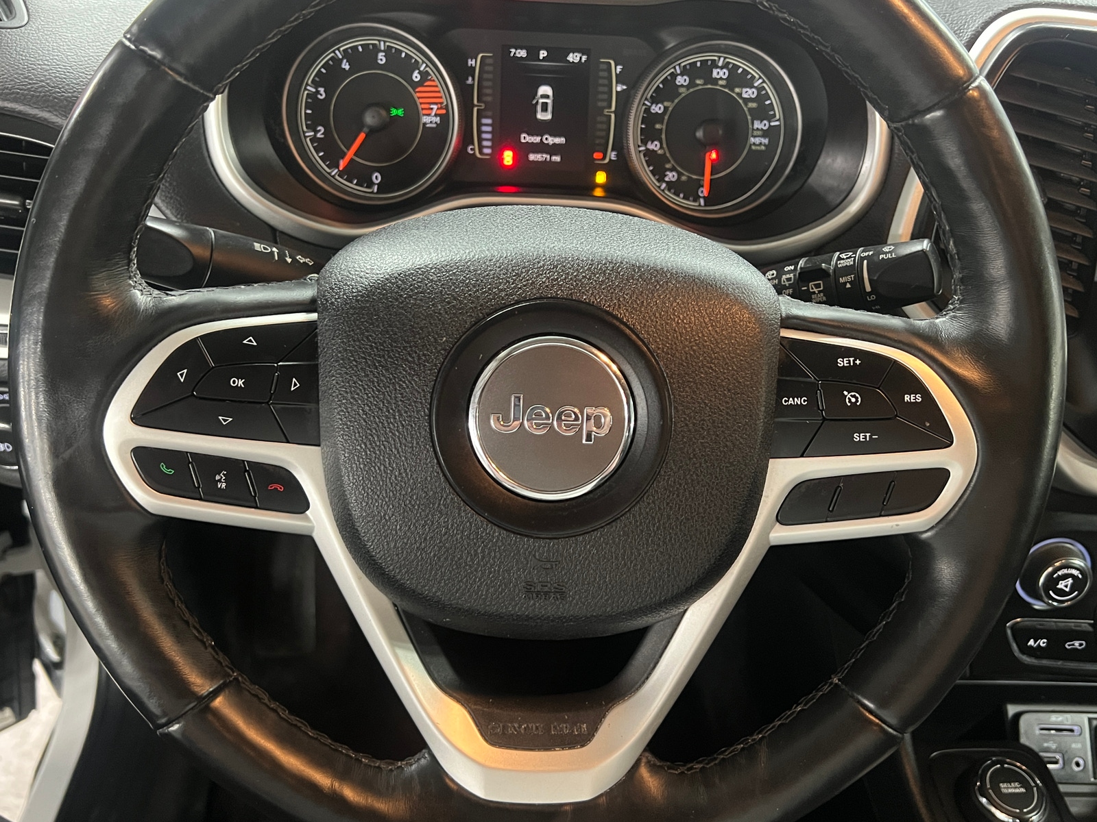 Thumbnail: 2018 Jeep Cherokee - 4