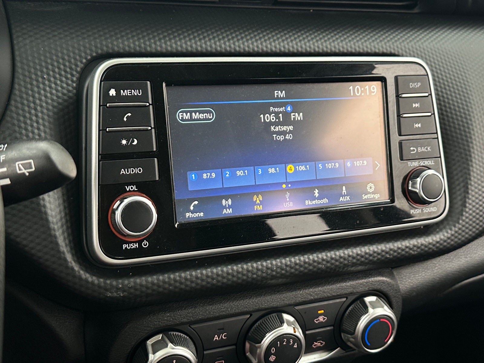 Thumbnail: 2023 Nissan Kicks - 4