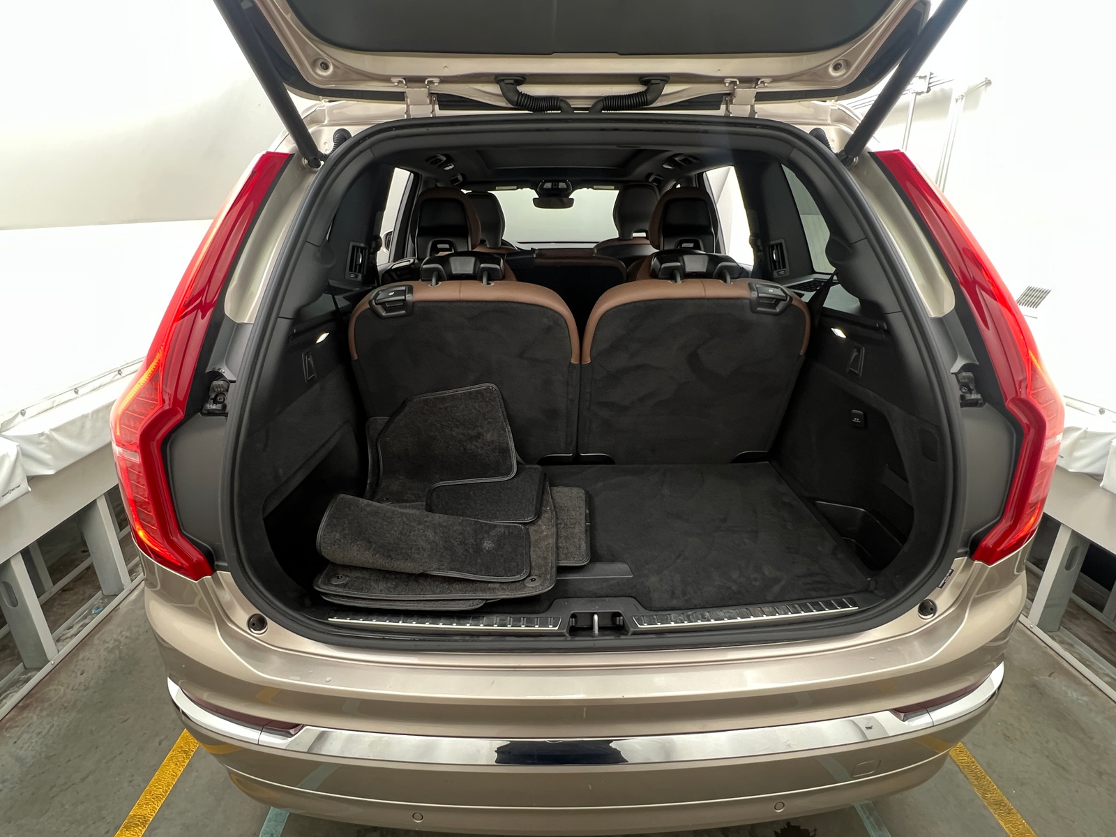 Thumbnail: 2025 Volvo XC90 - 6