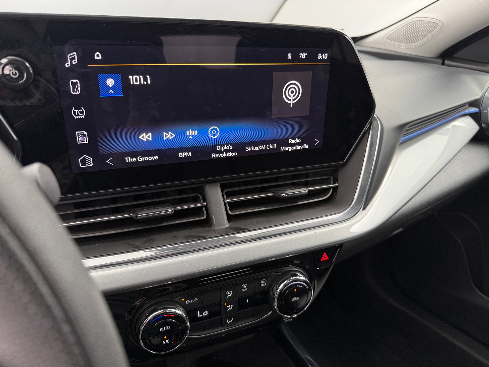 Thumbnail: 2025 Chevrolet Trax - 4