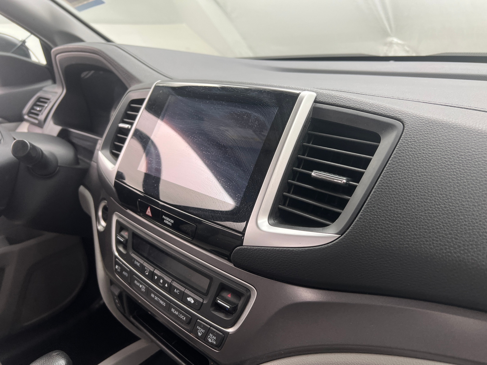 Thumbnail: 2017 Honda Pilot - 3