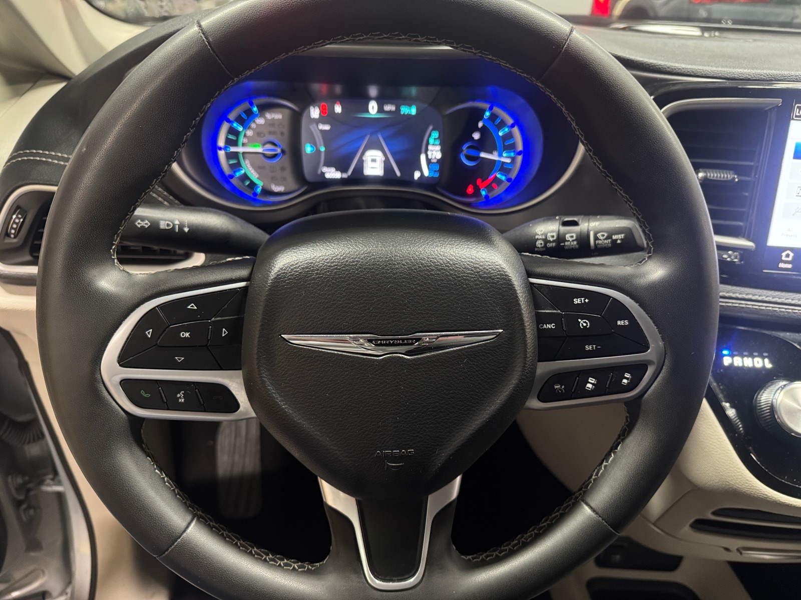 Thumbnail: 2023 Chrysler Pacifica - 4