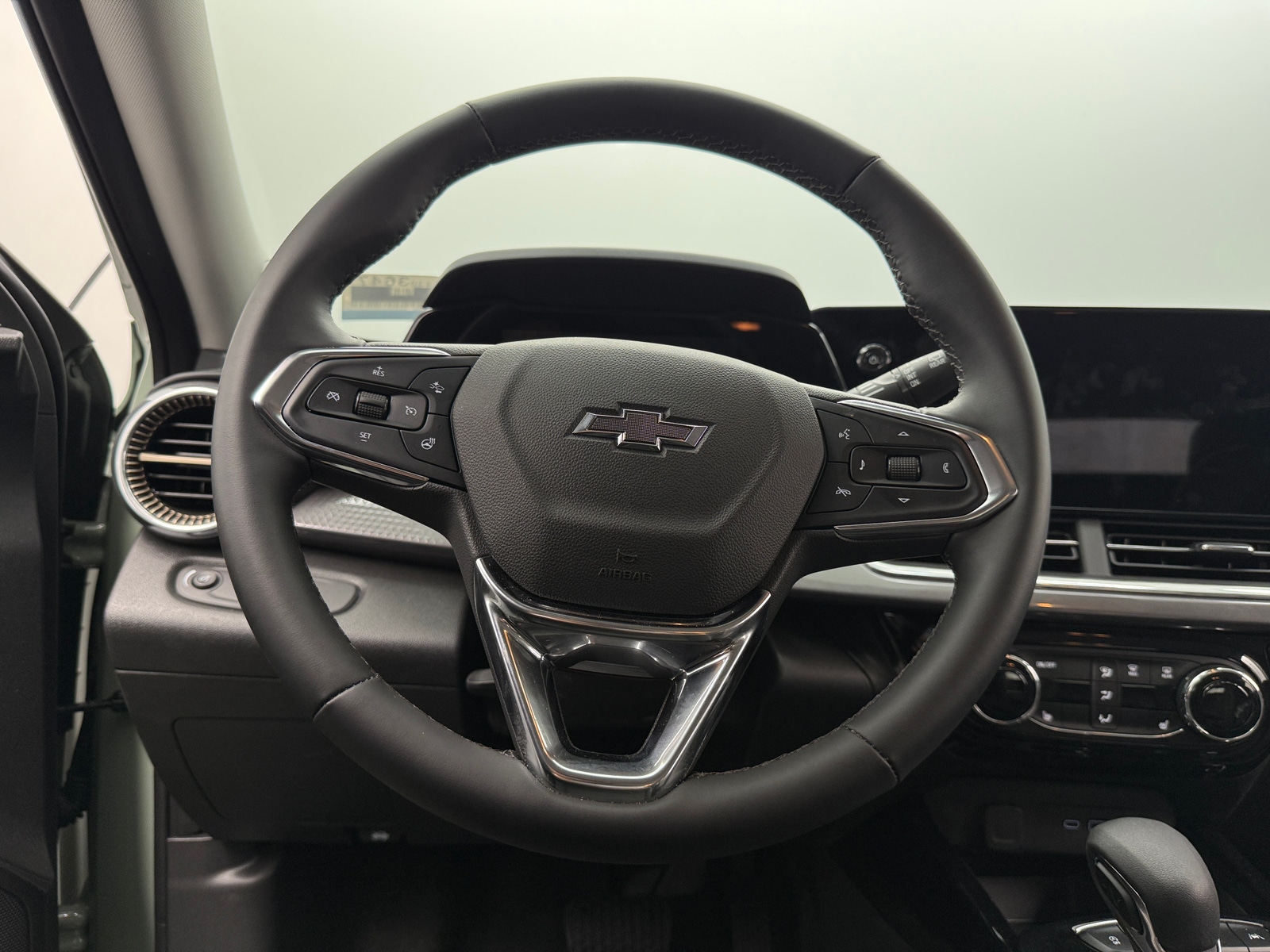 Thumbnail: 2025 Chevrolet Trax - 4