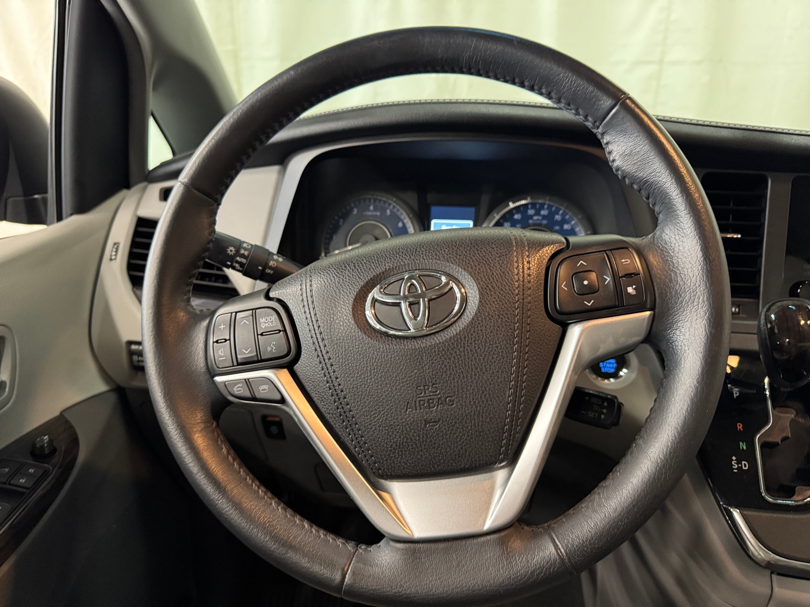 Thumbnail: 2017 Toyota Sienna - 4