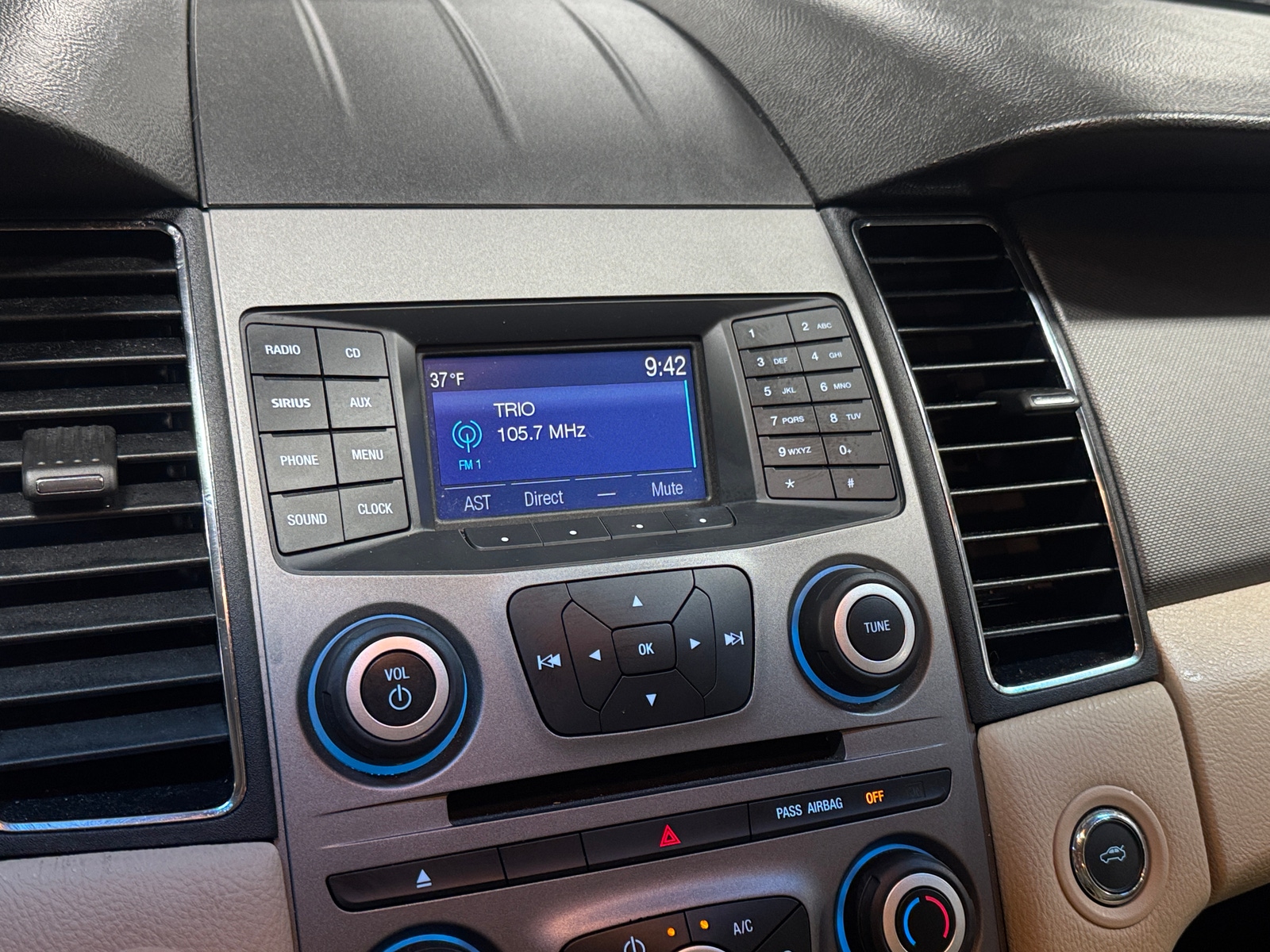 Thumbnail: 2018 Ford Taurus - 4