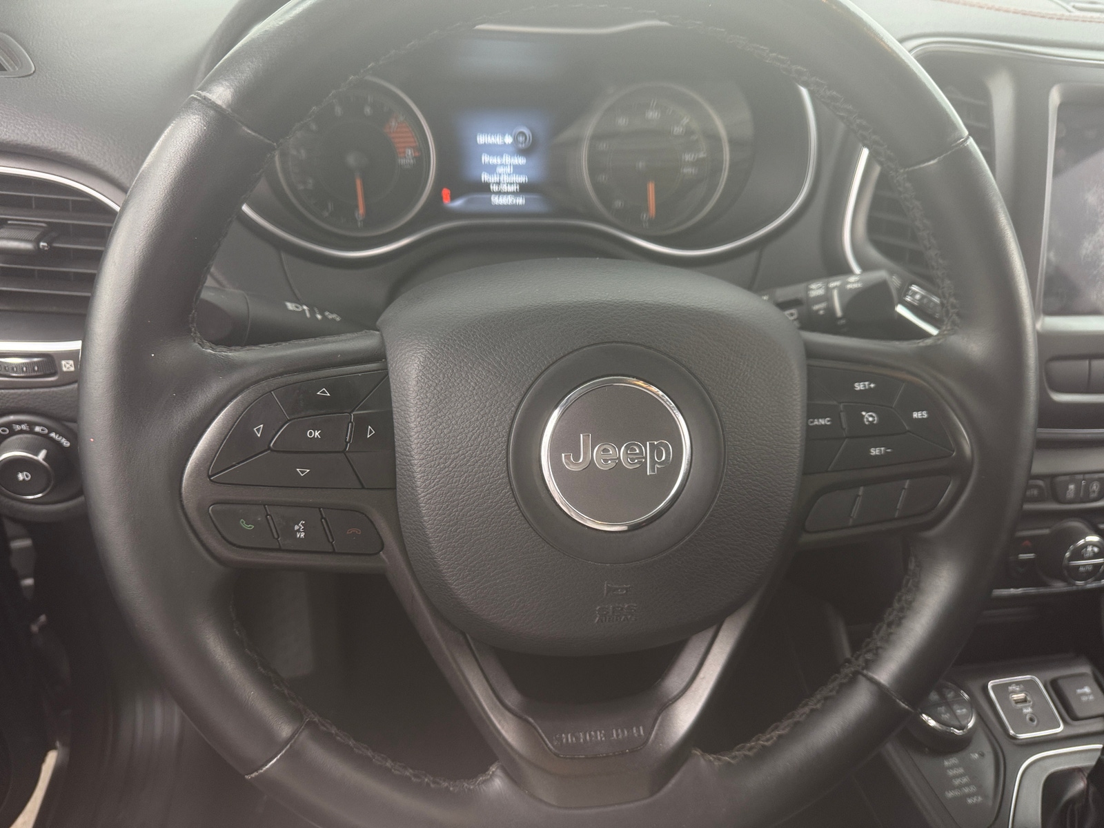 Thumbnail: 2019 Jeep Cherokee - 5