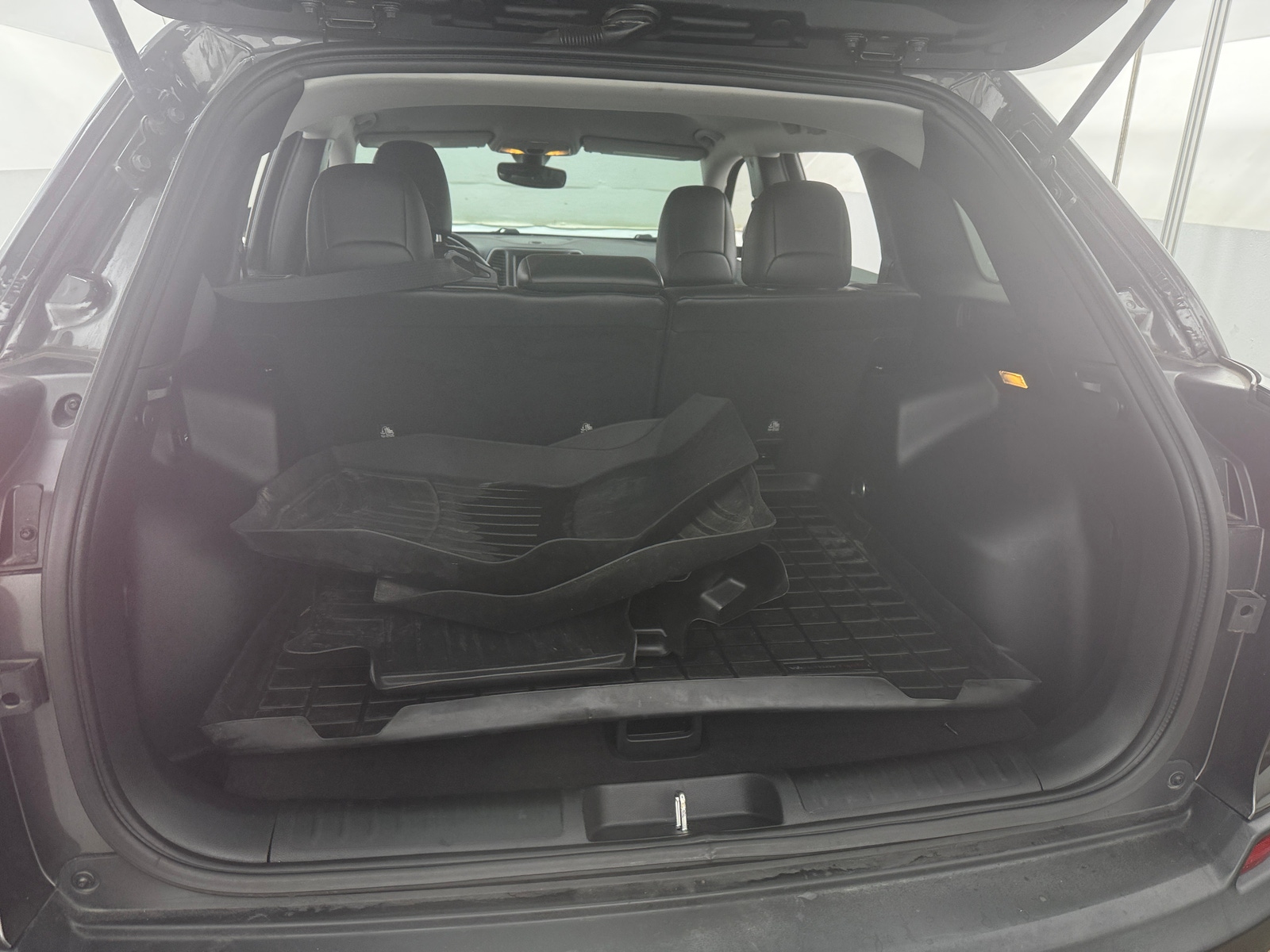 Thumbnail: 2019 Jeep Cherokee - 7