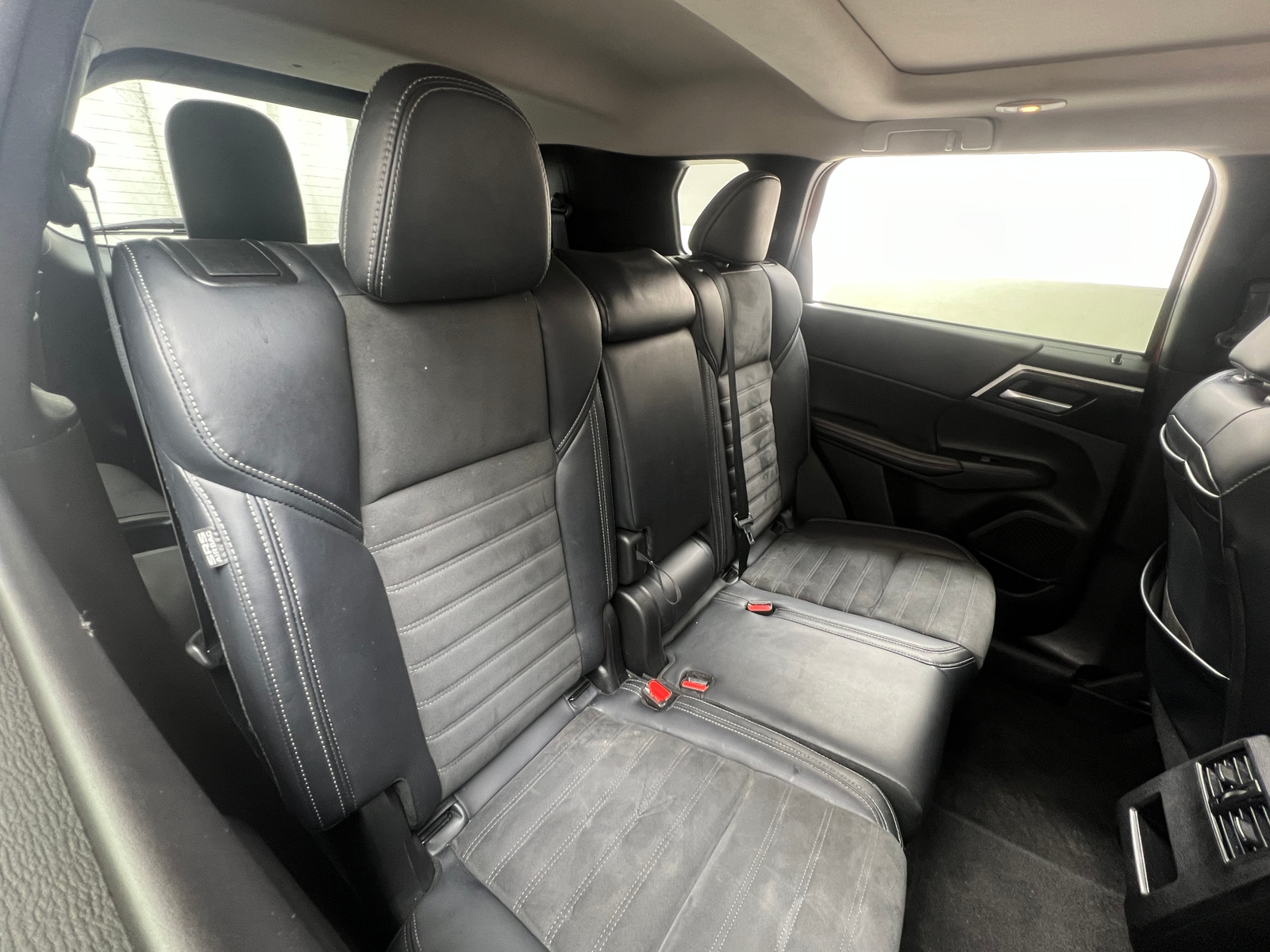 Thumbnail: 2023 Mitsubishi Outlander - 5