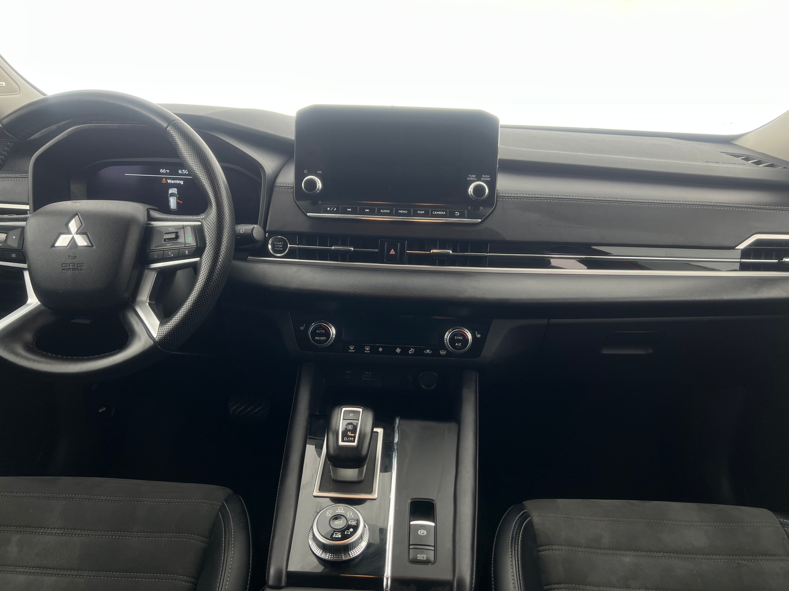 Thumbnail: 2023 Mitsubishi Outlander - 2