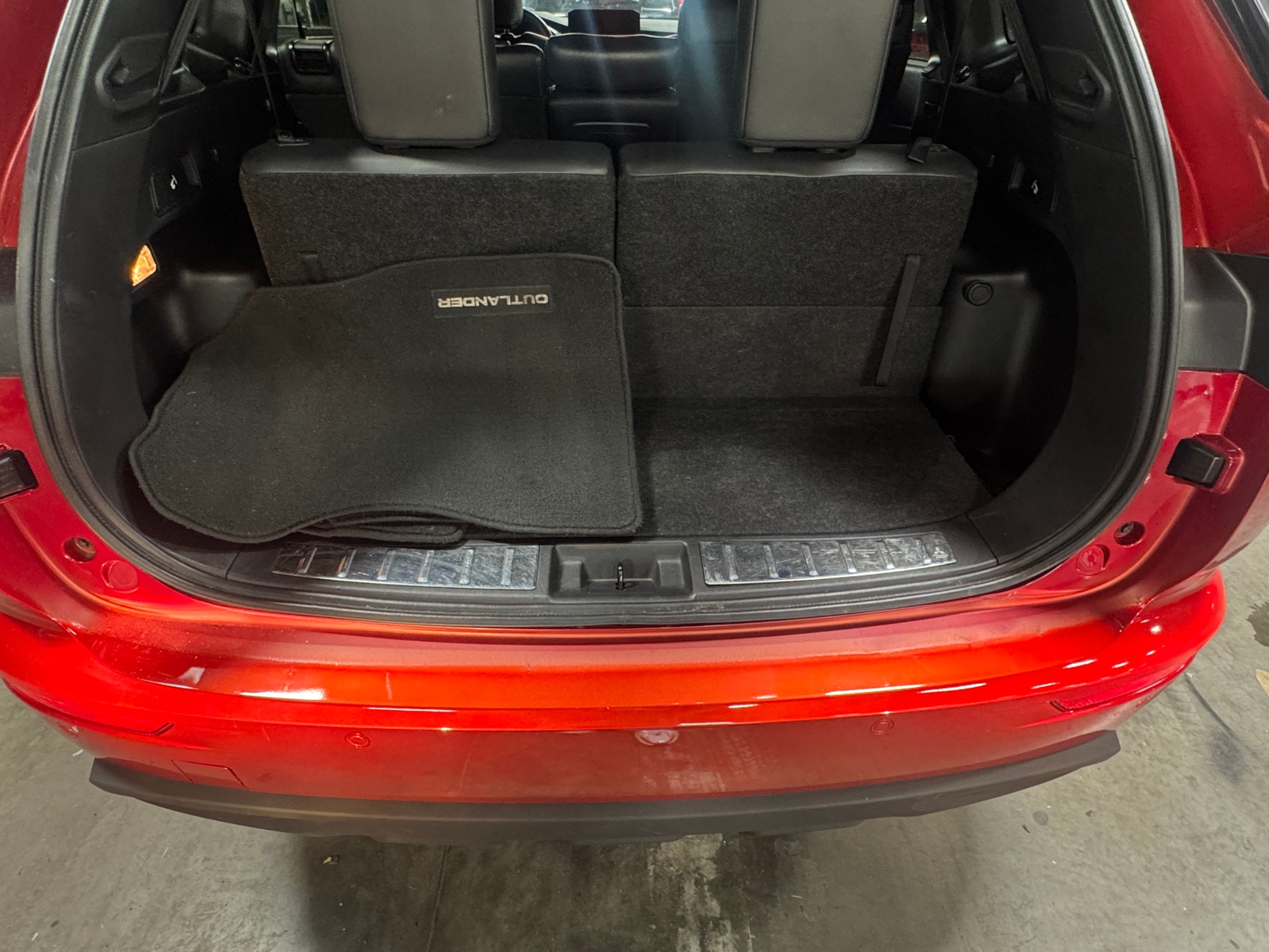 Thumbnail: 2023 Mitsubishi Outlander - 6