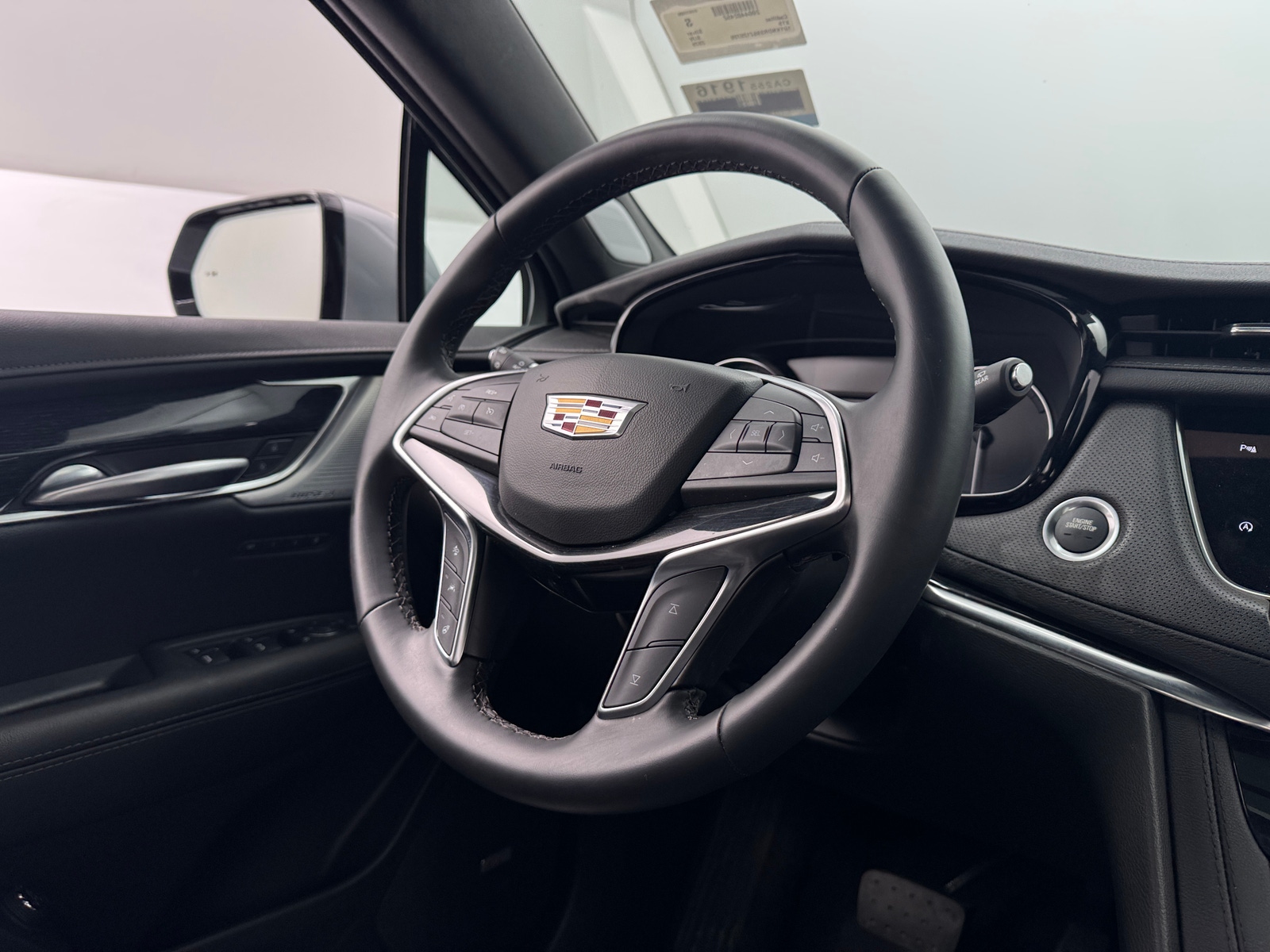 Thumbnail: 2025 Cadillac XT5 - 4