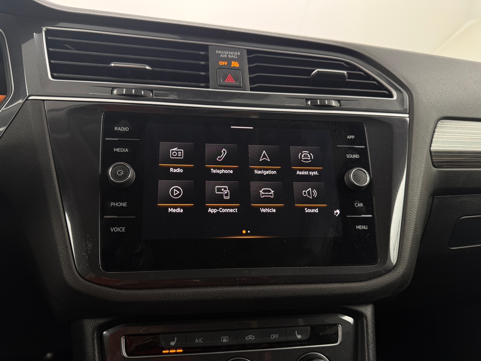 Thumbnail: 2024 Volkswagen Tiguan - 3