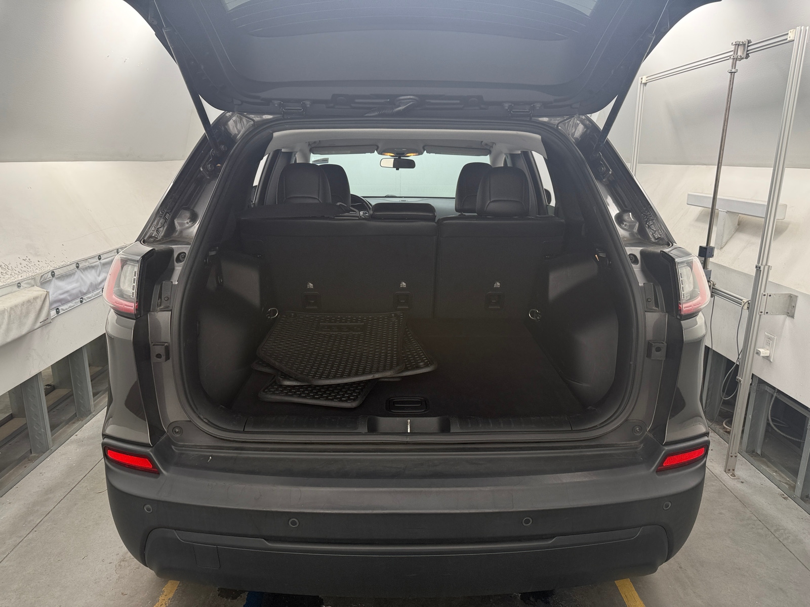 Thumbnail: 2020 Jeep Cherokee - 7