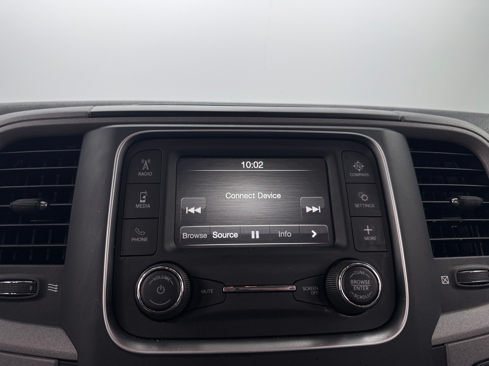 Thumbnail: 2021 RAM 1500 Classic - 4