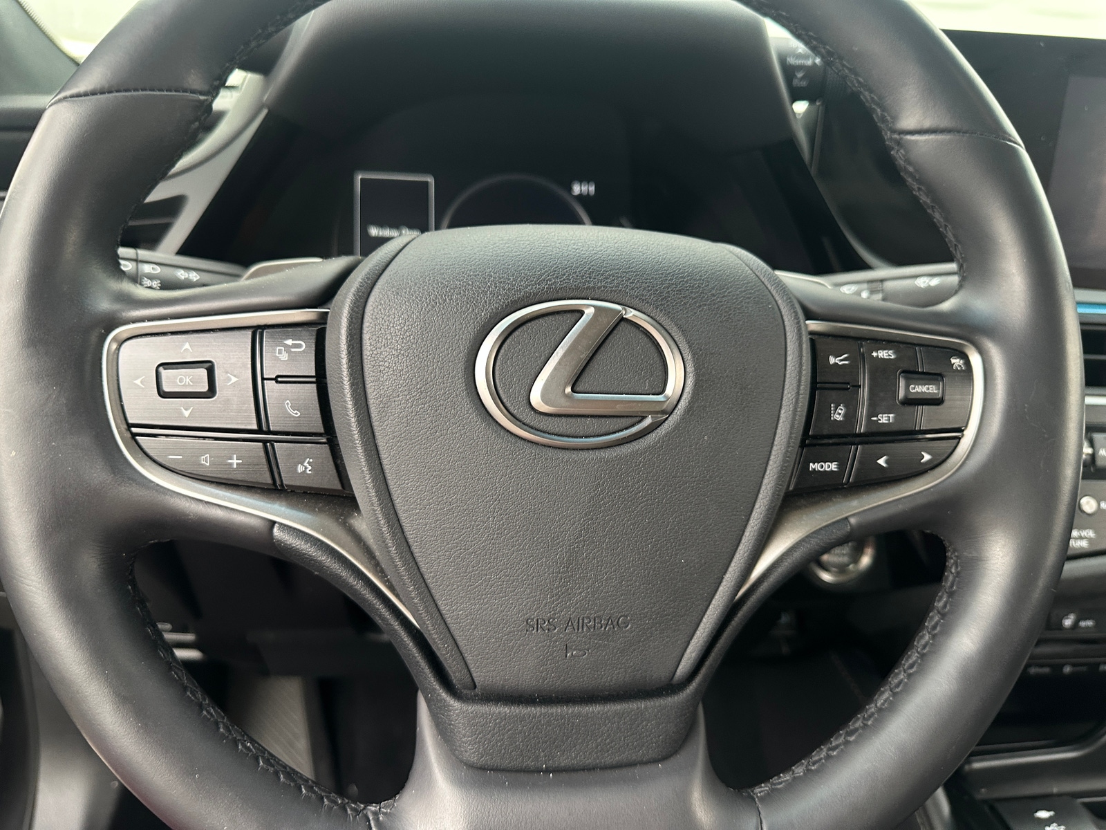 Thumbnail: 2022 Lexus ES - 4