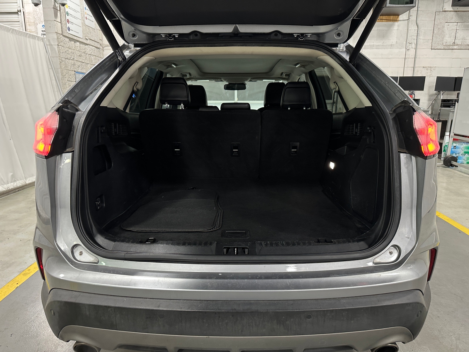 Thumbnail: 2021 Ford Edge - 6