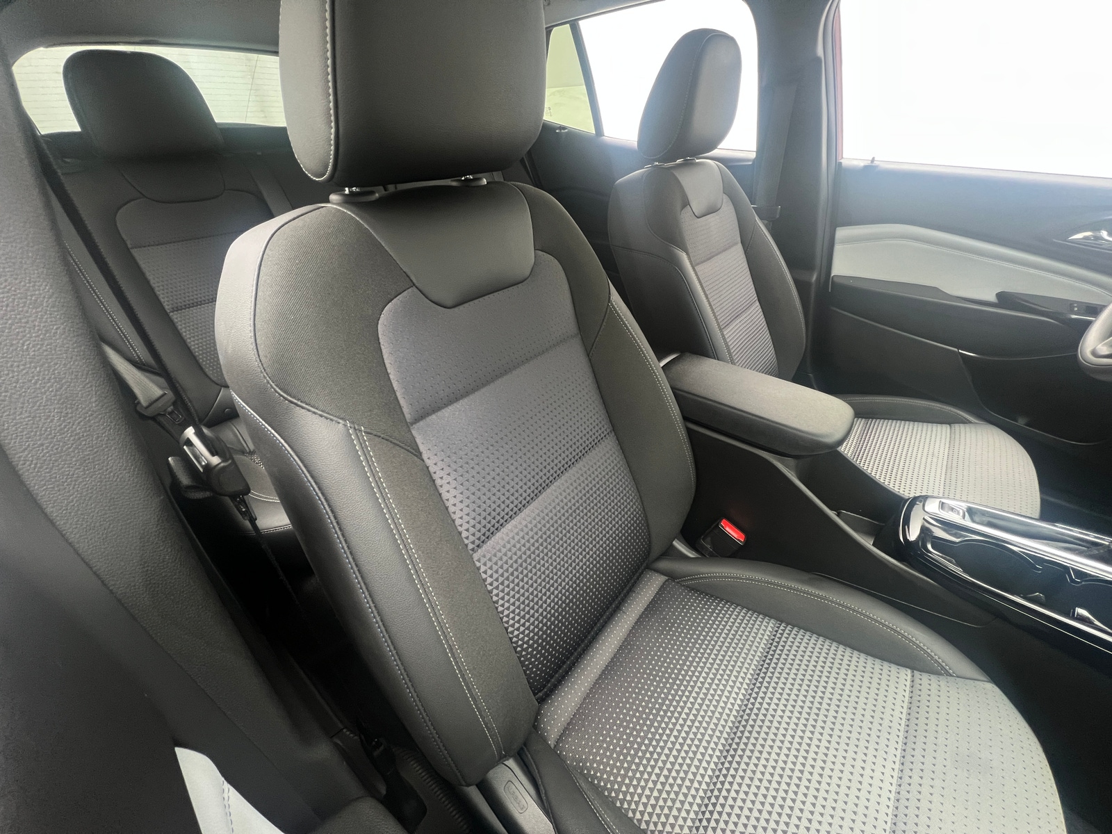 Thumbnail: 2025 Chevrolet Trax - 2