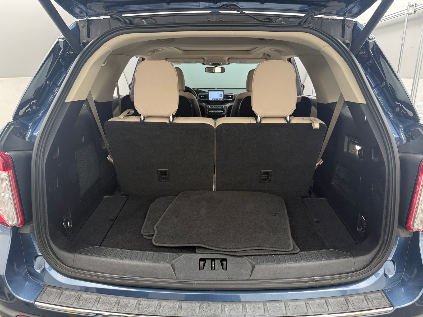 Thumbnail: 2020 Ford Explorer - 6