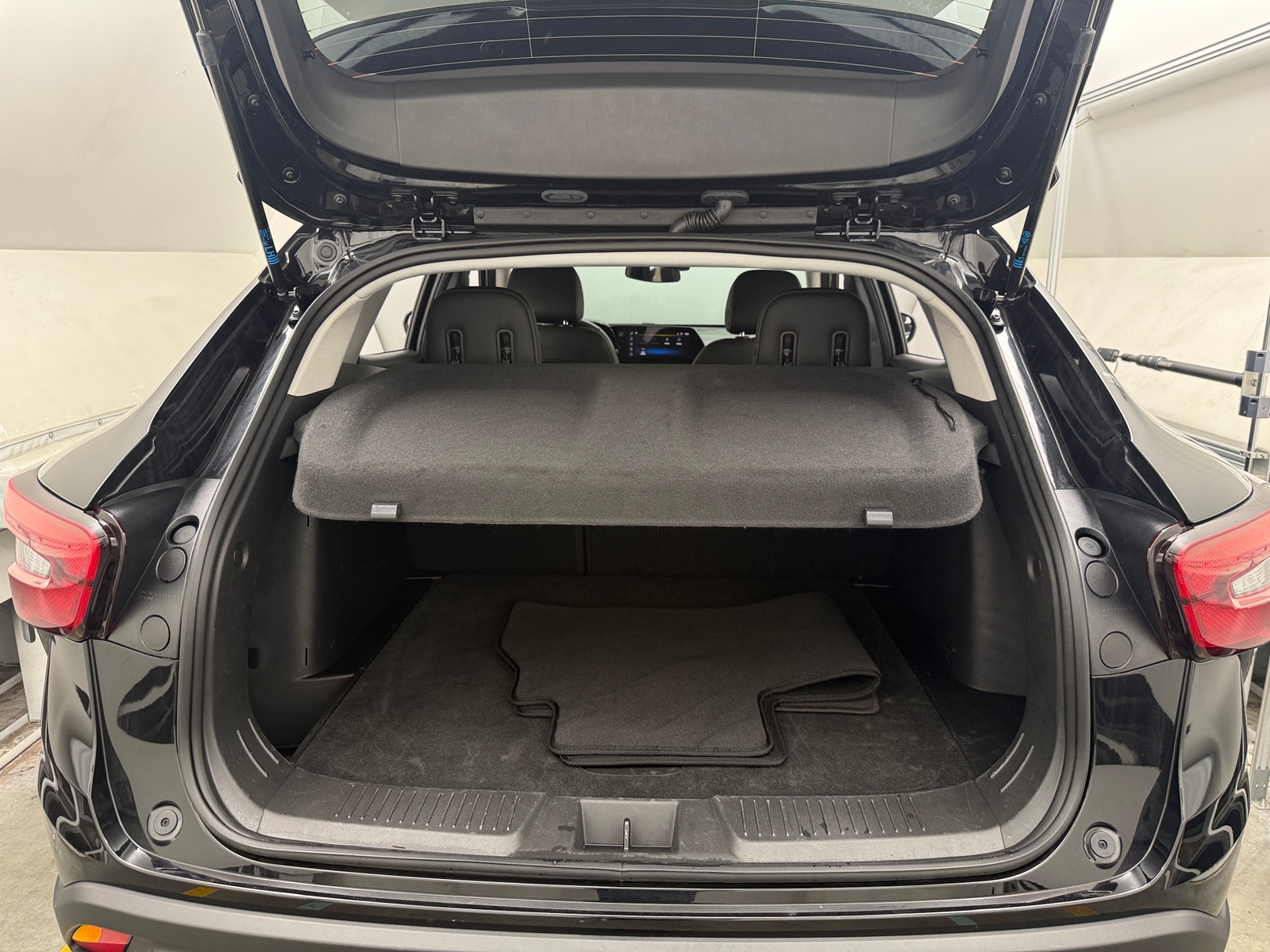 Thumbnail: 2025 Chevrolet Trax - 7