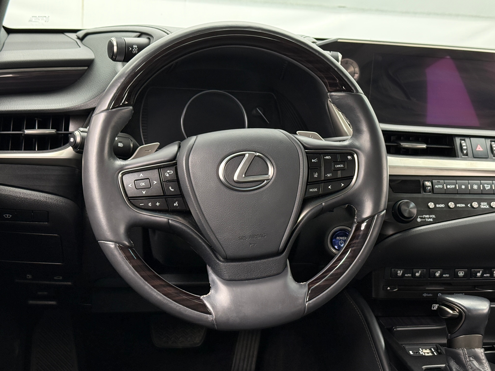 Thumbnail: 2020 Lexus ES - 4