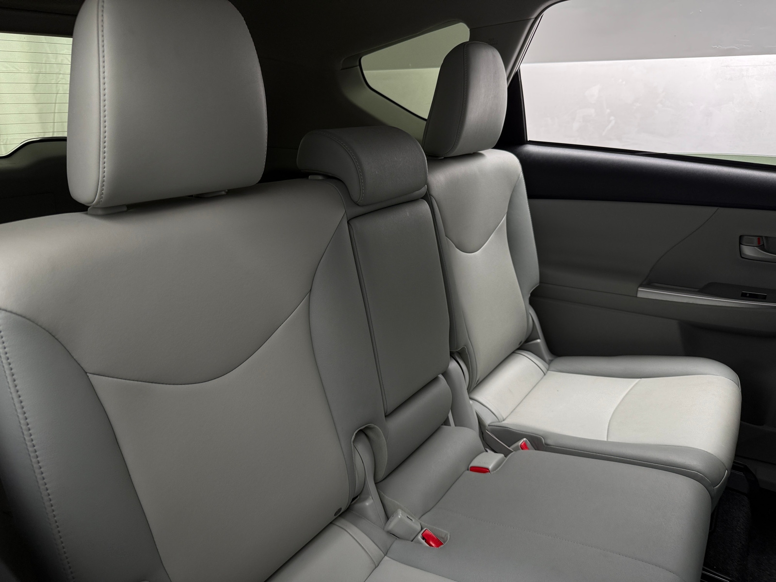 Thumbnail: 2014 Toyota Prius v - 6