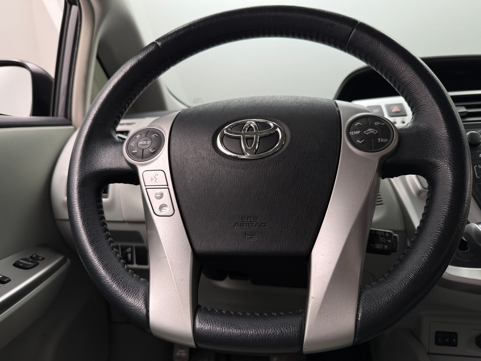 Thumbnail: 2014 Toyota Prius v - 5