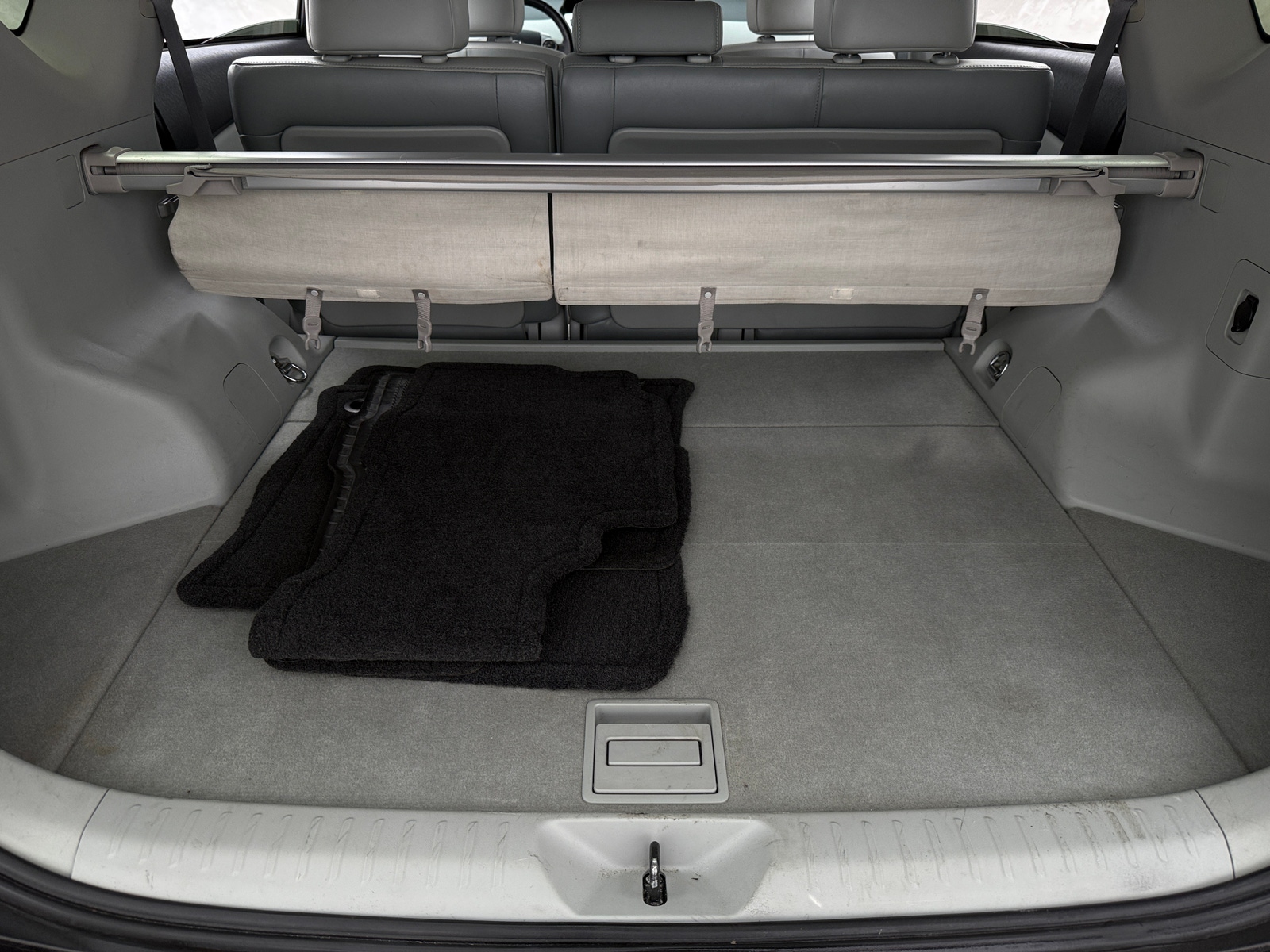 Thumbnail: 2014 Toyota Prius v - 7