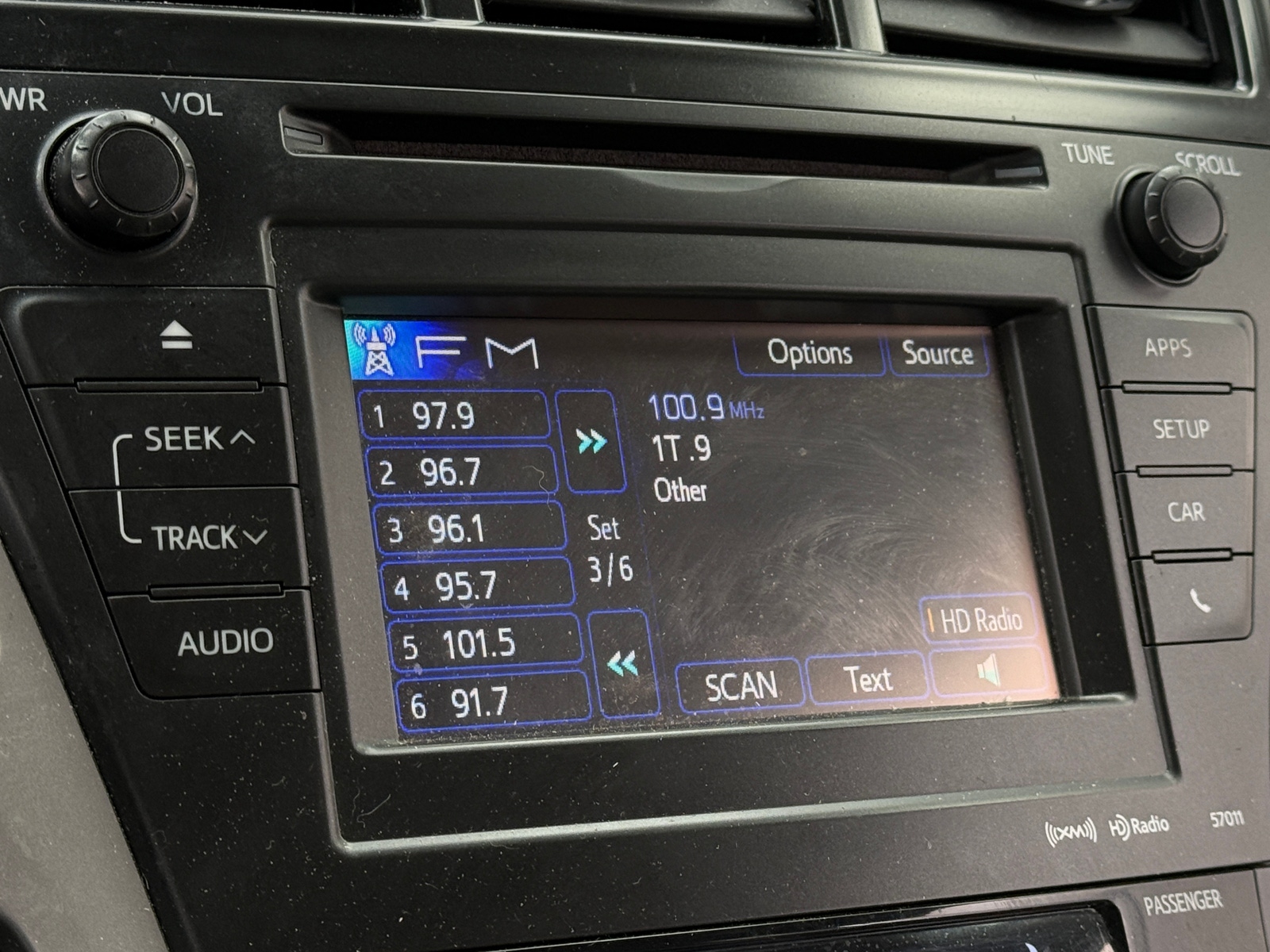 Thumbnail: 2014 Toyota Prius v - 4