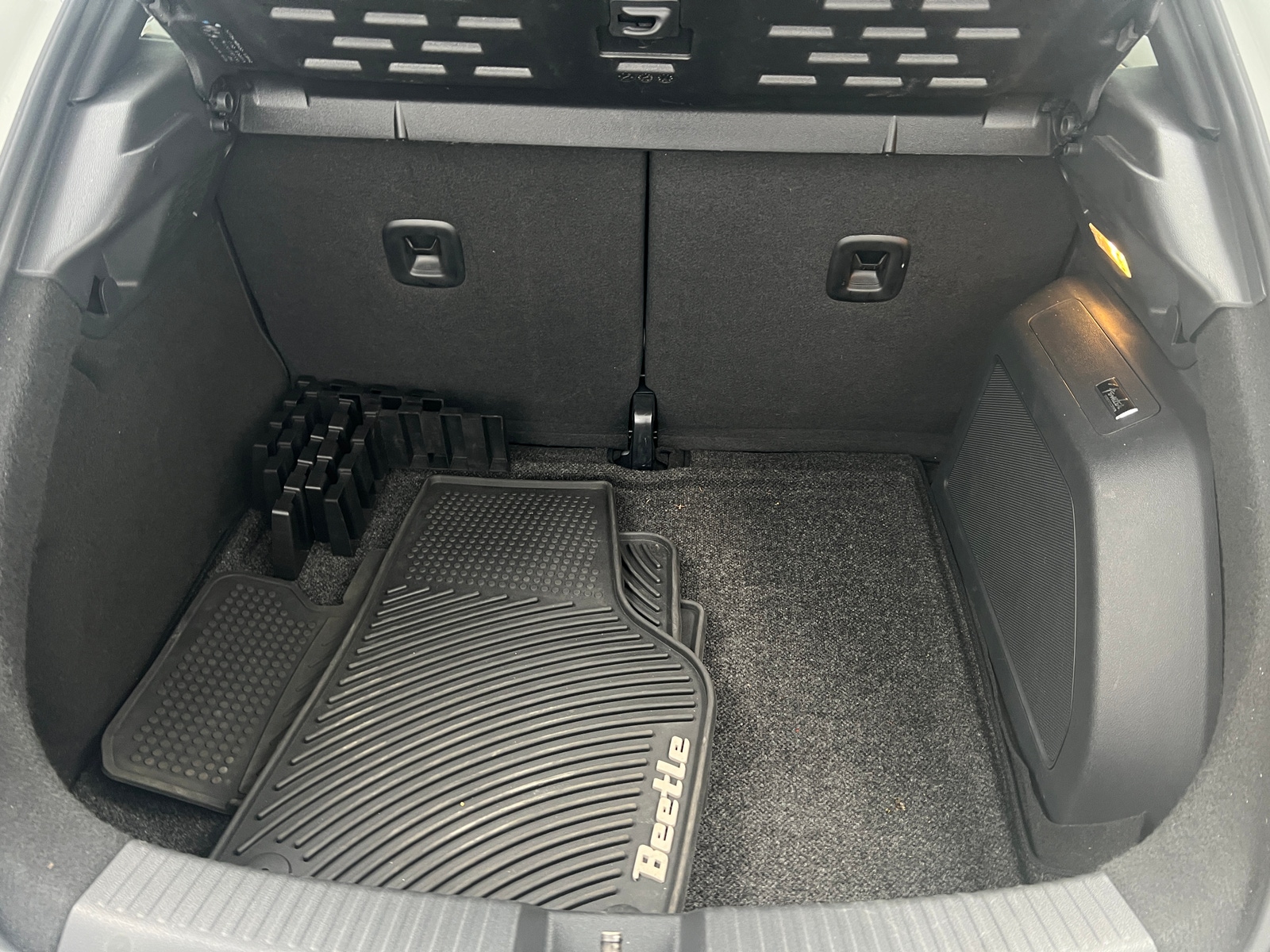 Thumbnail: 2019 Volkswagen Beetle - 6