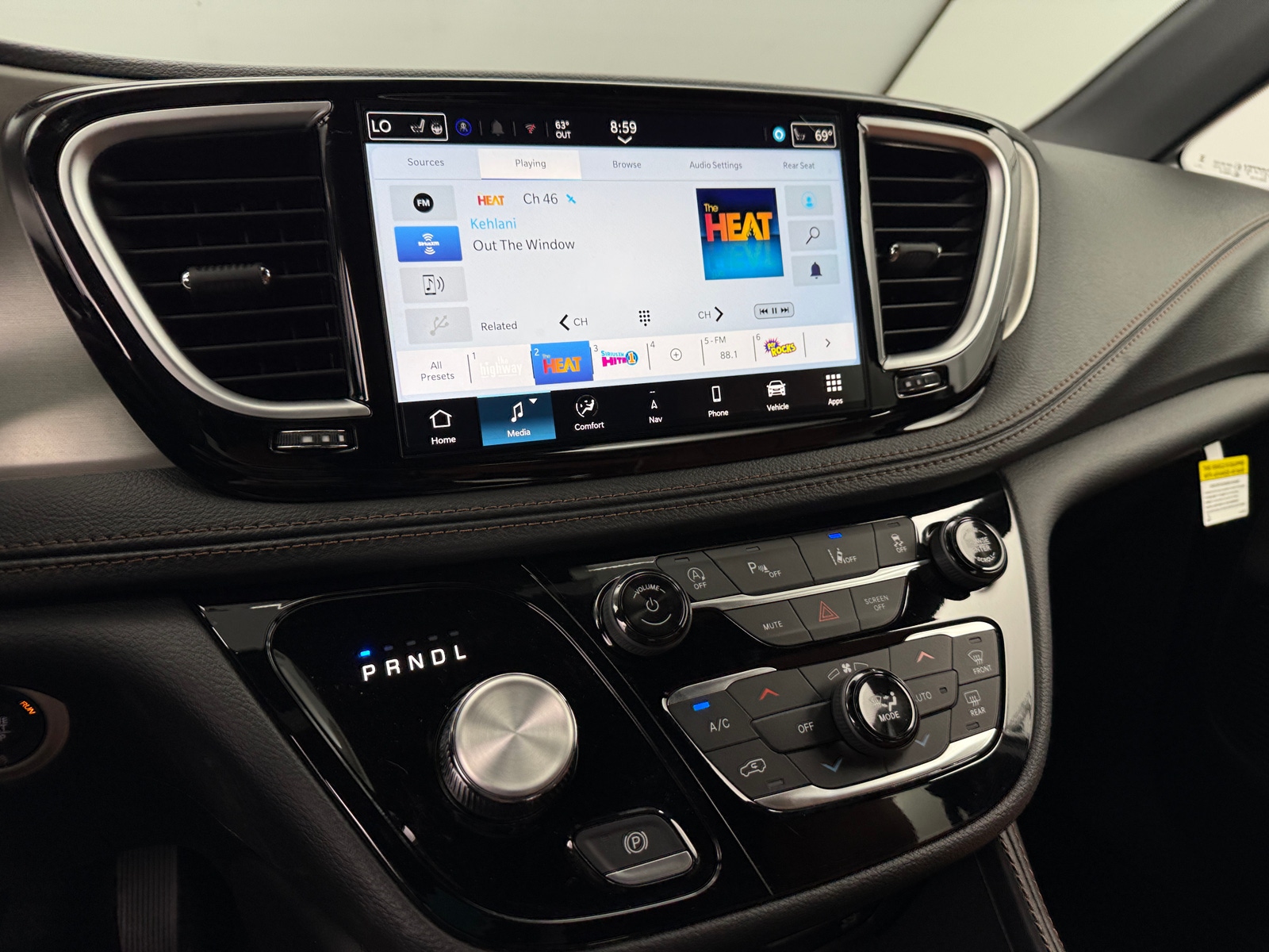 Thumbnail: 2026 Chrysler Pacifica - 3