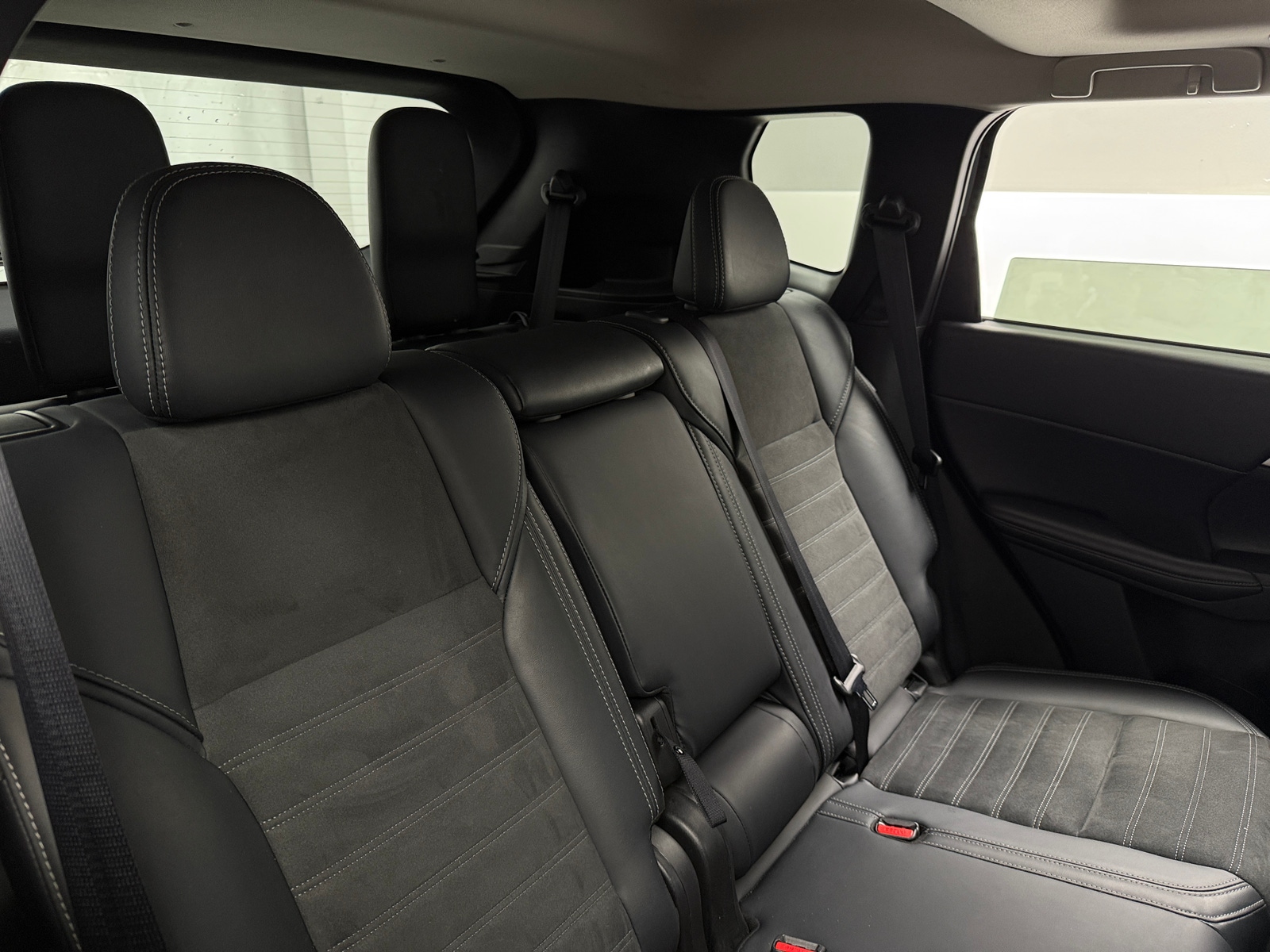 Thumbnail: 2024 Mitsubishi Outlander - 5