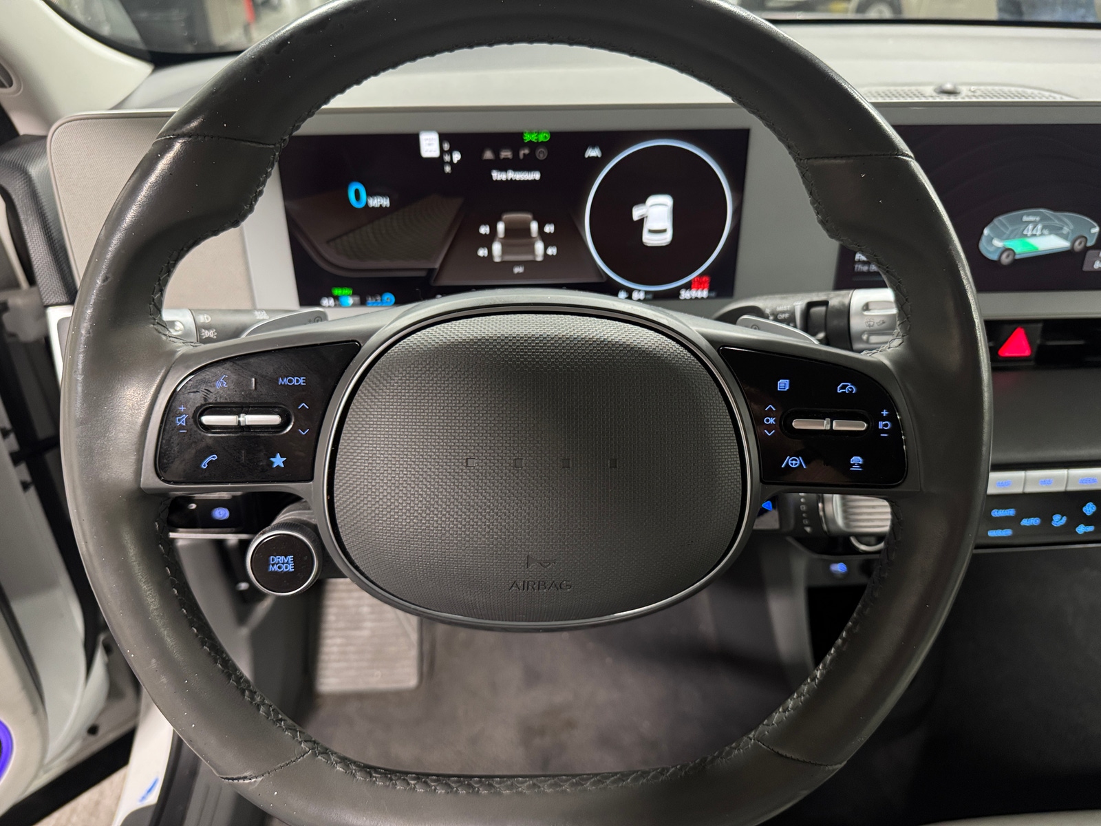 Thumbnail: 2023 Hyundai Ioniq 5 - 4