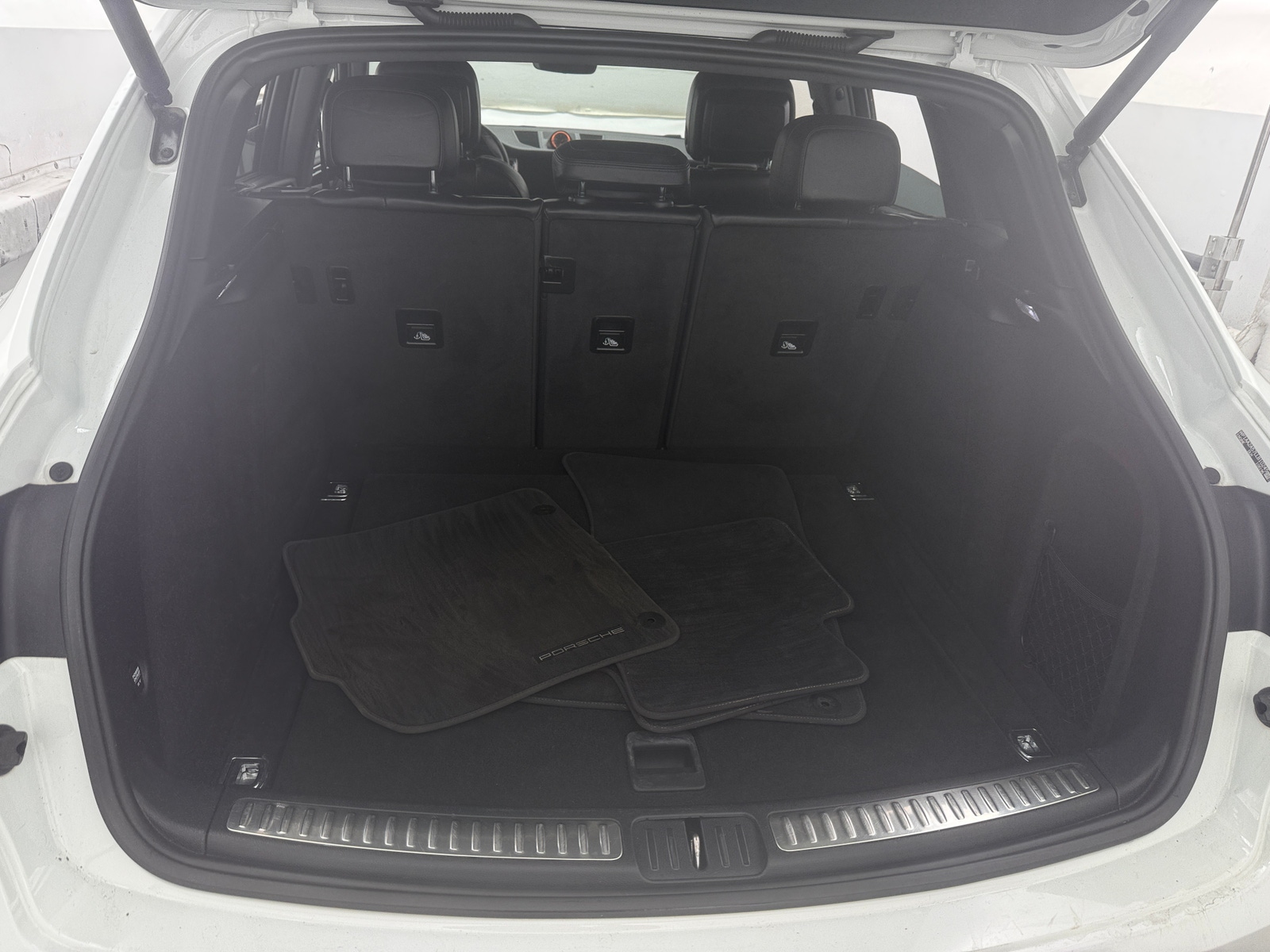 Thumbnail: 2020 Porsche Macan - 6