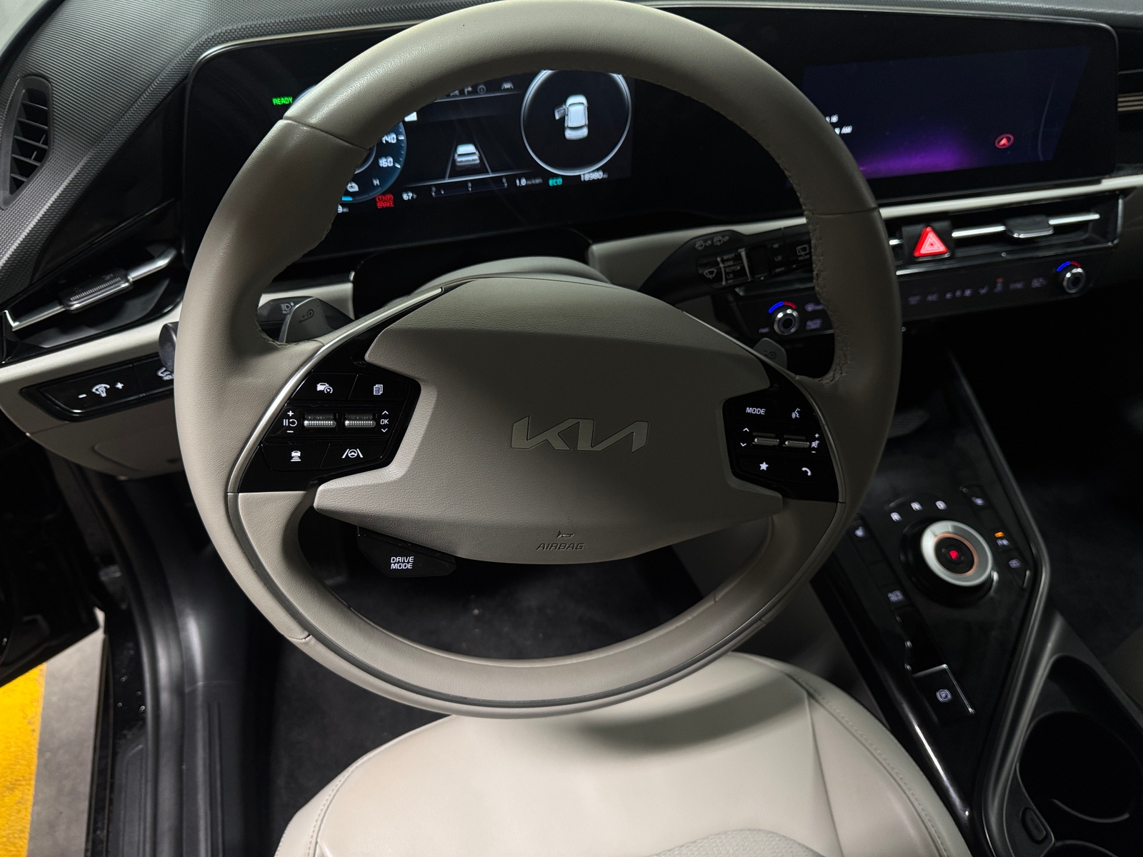 Thumbnail: 2023 Kia Niro - 4