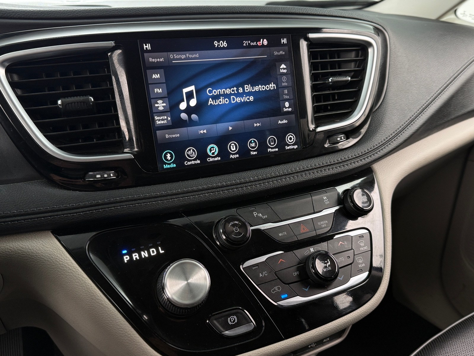 Thumbnail: 2020 Chrysler Pacifica - 3