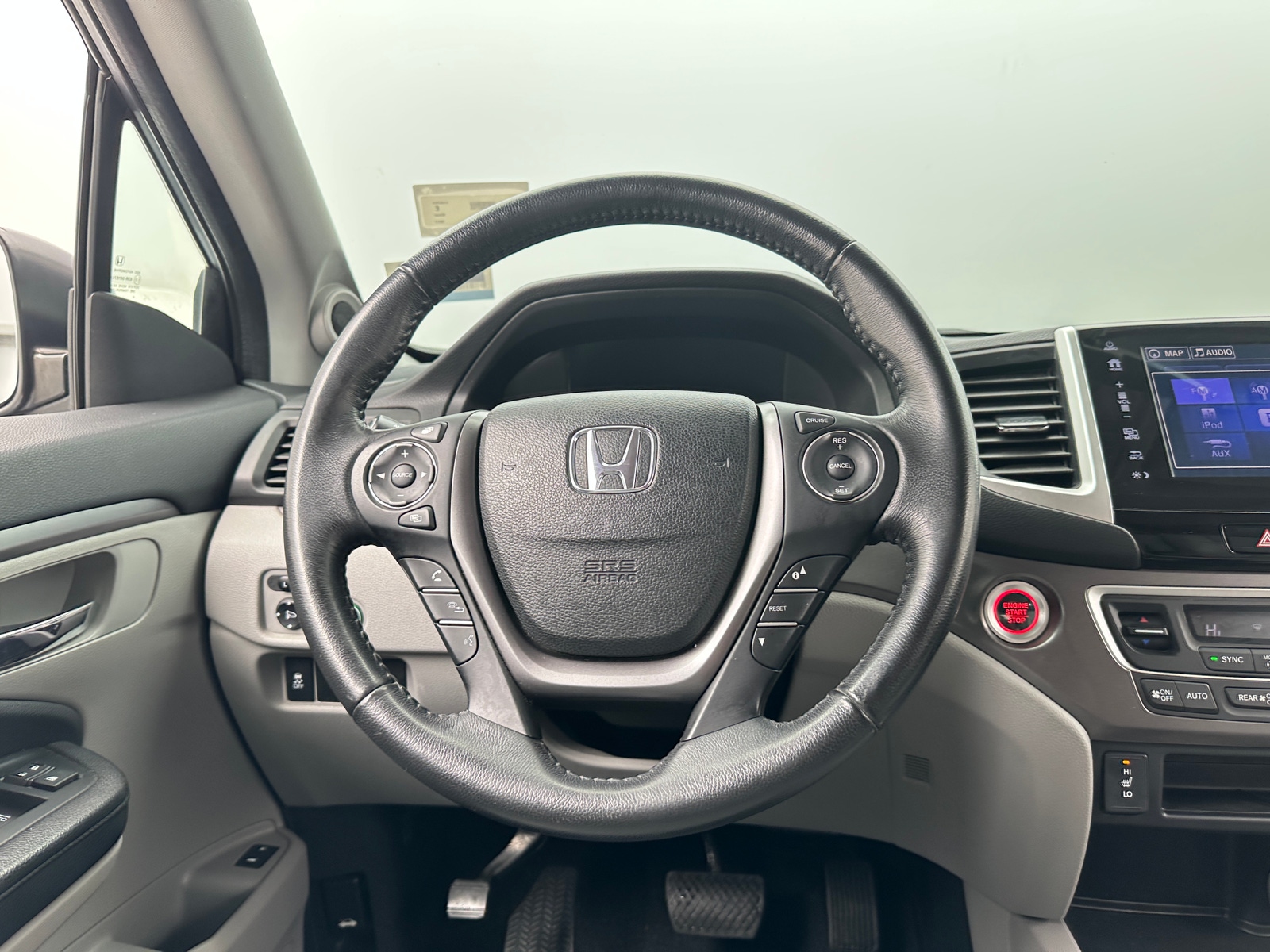 Thumbnail: 2017 Honda Pilot - 4