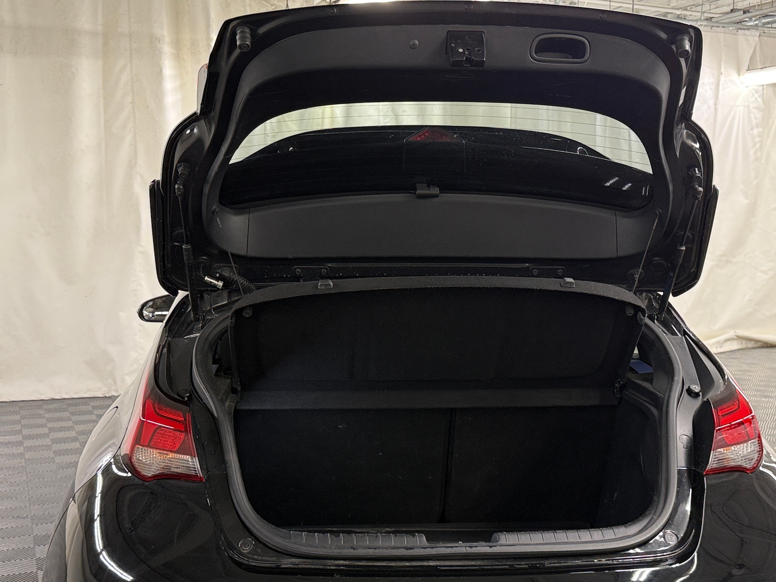 Thumbnail: 2020 Hyundai Veloster - 6