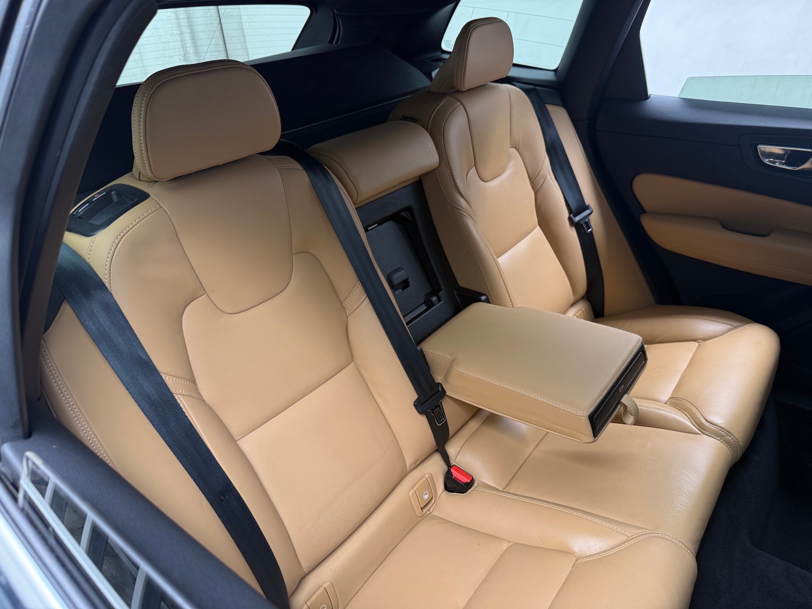 Thumbnail: 2022 Volvo XC60 - 5