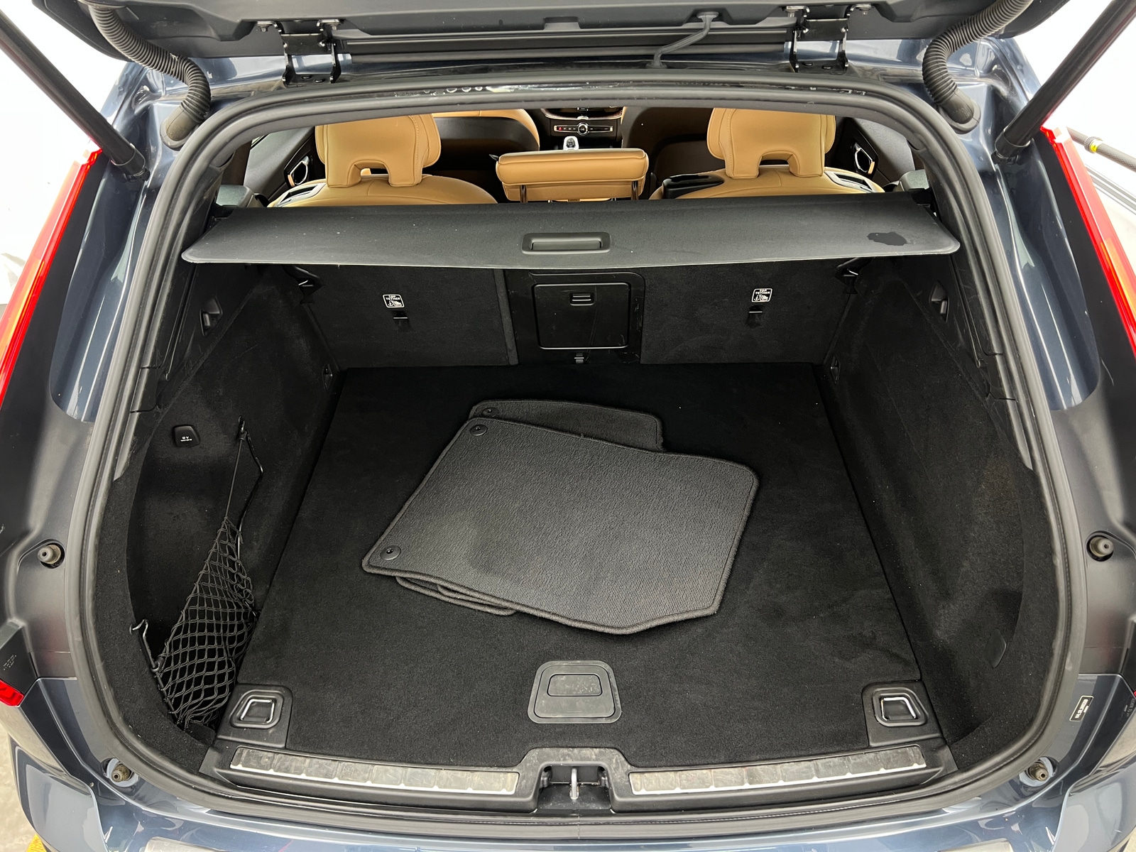 Thumbnail: 2022 Volvo XC60 - 6